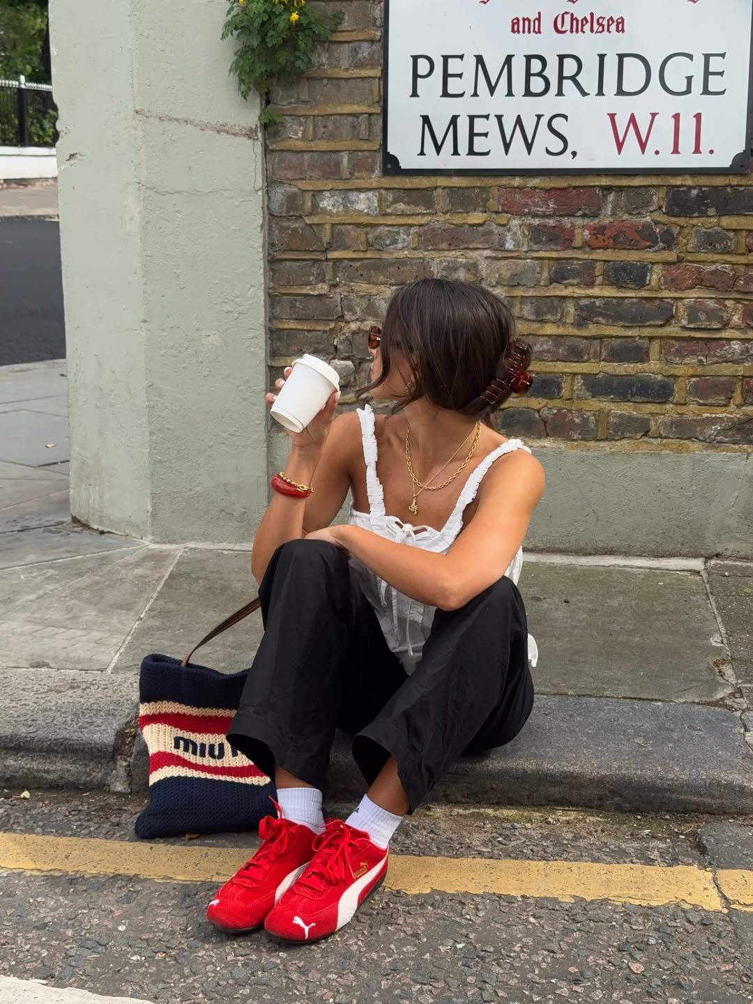 Κόκκινα sneakers: Είναι η σούπερ τάση το φθινόπωρο 2025-1