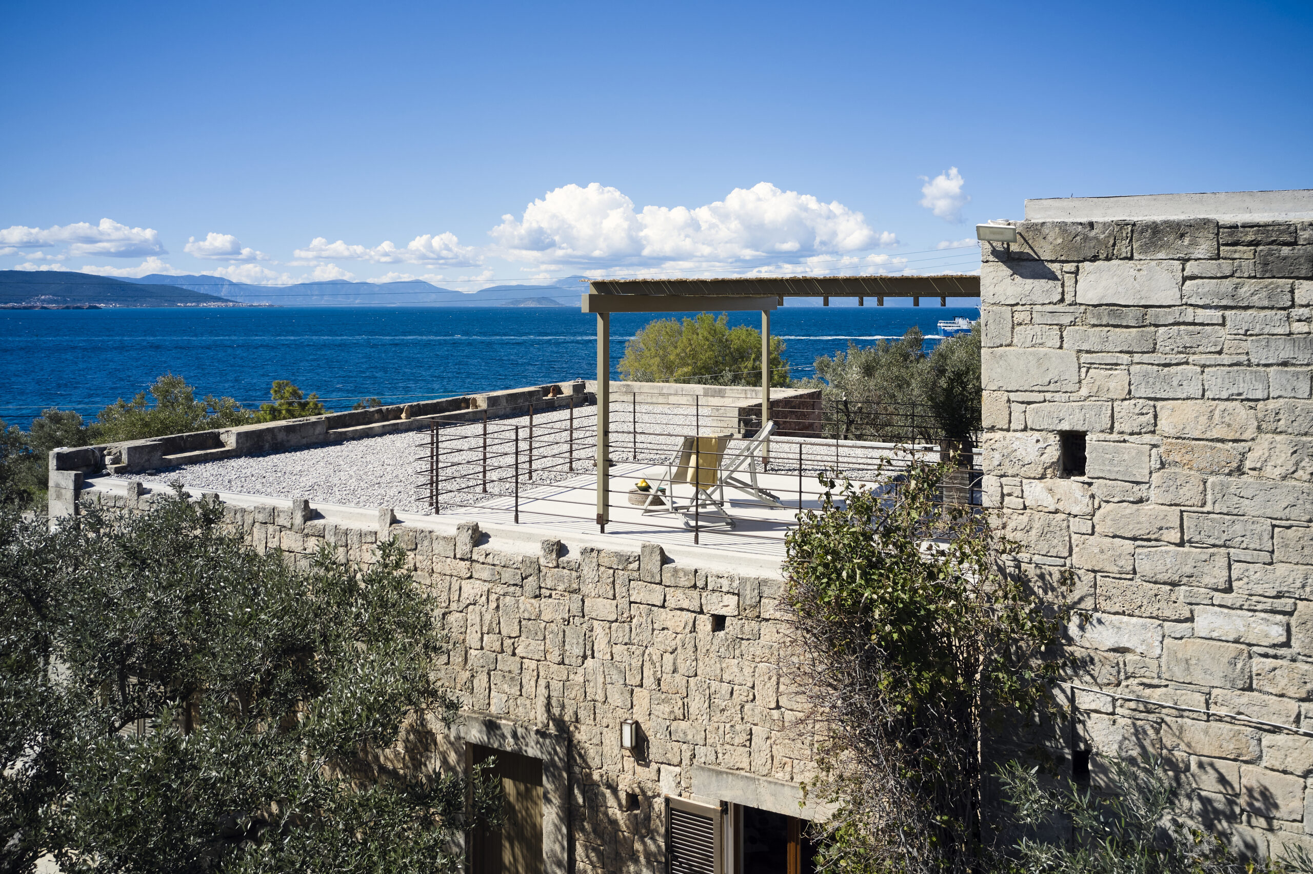 Το σπίτι-ατελιέ του ζωγράφου Νίκου Νικολάου είναι ένας λόγος να επισκεφτούμε την Αίγινα αυτό το καλοκαίρι-5