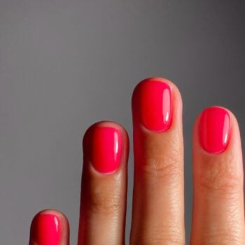 κοντά-νύχια-είναι-το-nail-shape-για-τα-καλοκαιρ-368643