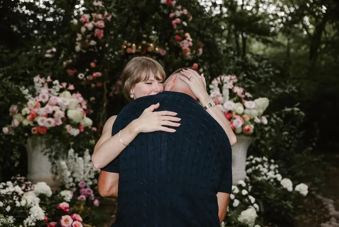 Taylor Swift και Travis Kelce: Όλες οι λεπτομέρειες για το εκθαμβωτικό δαχτυλίδι αρραβώνων-1