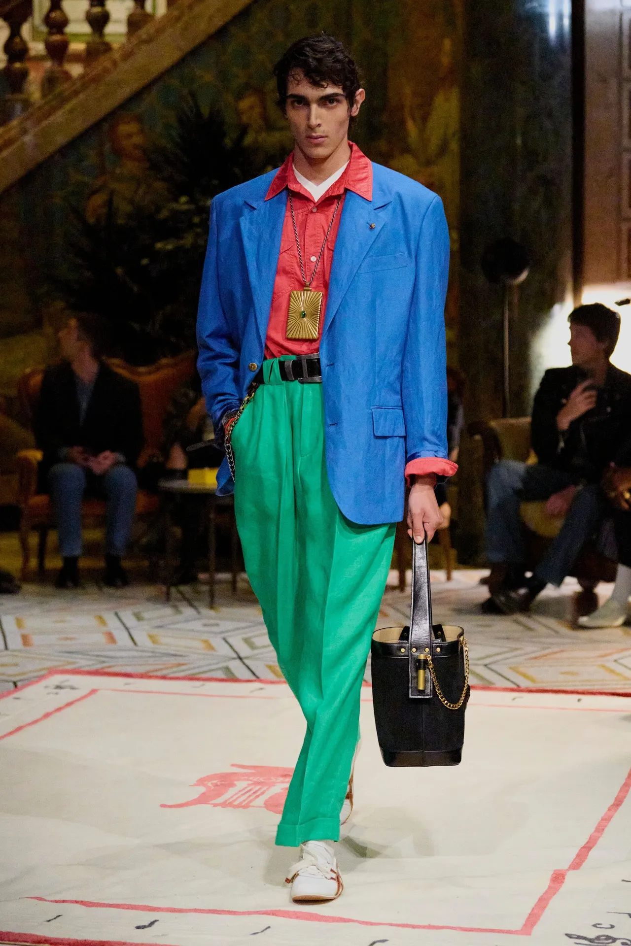 Versace SS26: Επιστροφή στα 80s μέσα από την πρώτη συλλογή του Dario Vitale-3