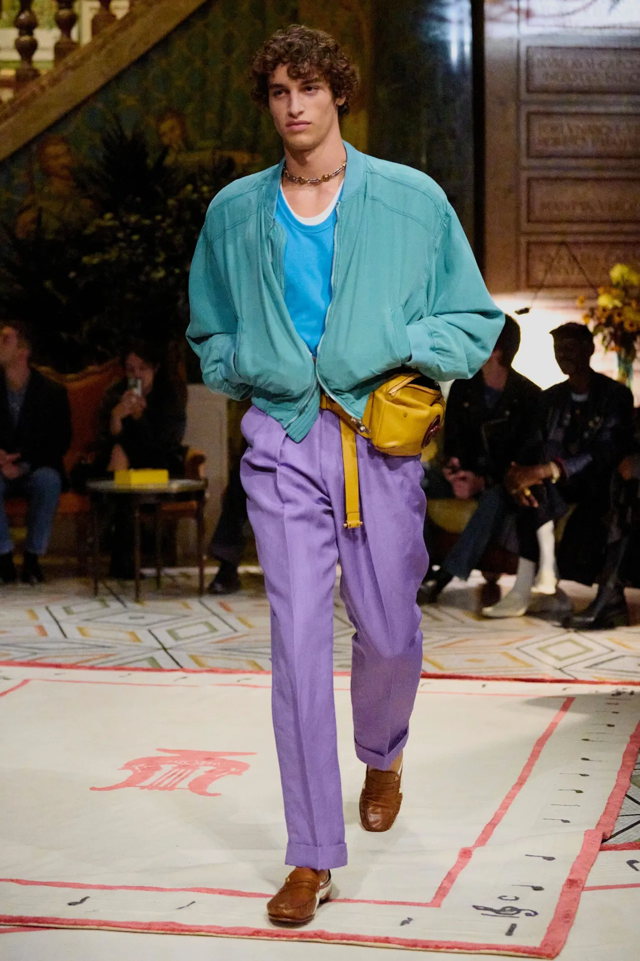 Versace SS26: Επιστροφή στα 80s μέσα από την πρώτη συλλογή του Dario Vitale-4