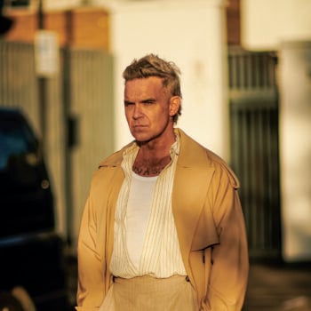 robbie-williams-λίγο-πριν-την-εμφάνισή-του-στην-αθή-373369