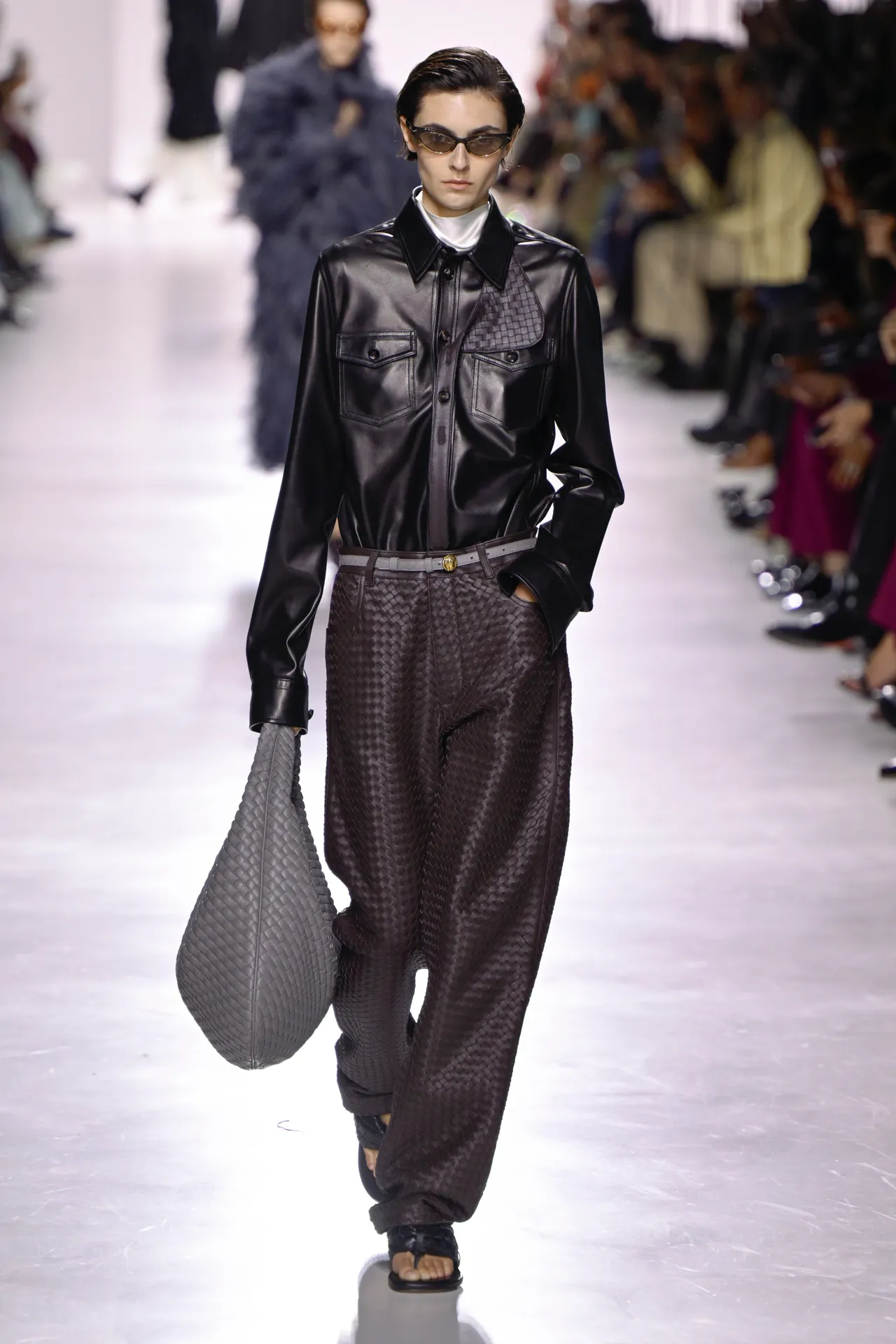 Bottega Veneta SS26: Η πρώτη συλλογή της Louise Trotter ήταν ένα ταξίδι στην ιστορία του οίκου-2