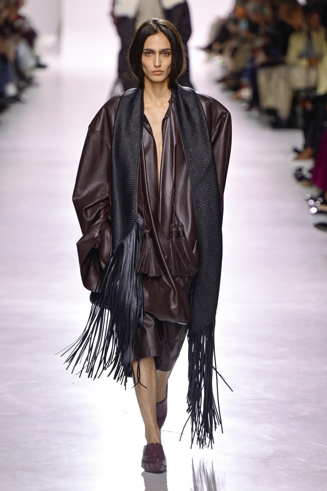Bottega Veneta SS26: Η πρώτη συλλογή της Louise Trotter ήταν ένα ταξίδι στην ιστορία του οίκου-1