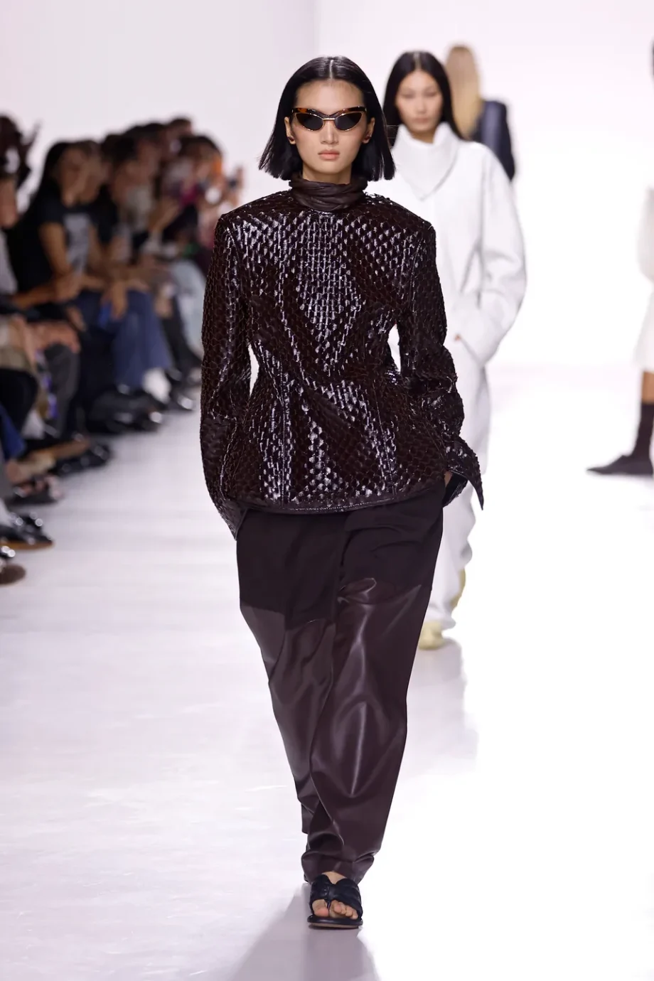 bottega-veneta-ss26-η-πρώτη-συλλογή-της-louise-trotter-ήταν-ένα-ταξ-374866