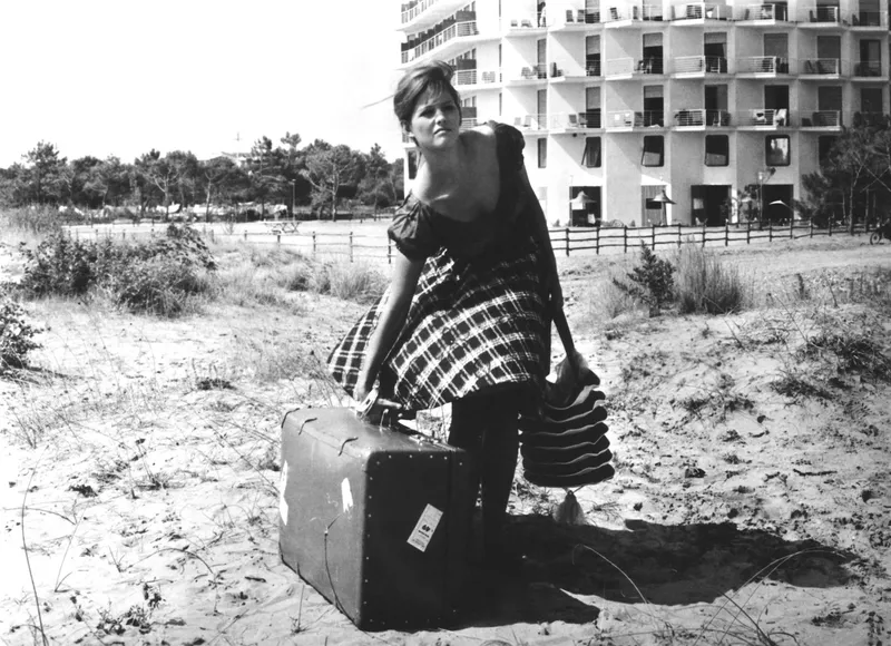 Η Claudia Cardinale έφυγε στα 87 της: Η Vogue θυμάται τις ωραιότερες εμφανίσεις της-5