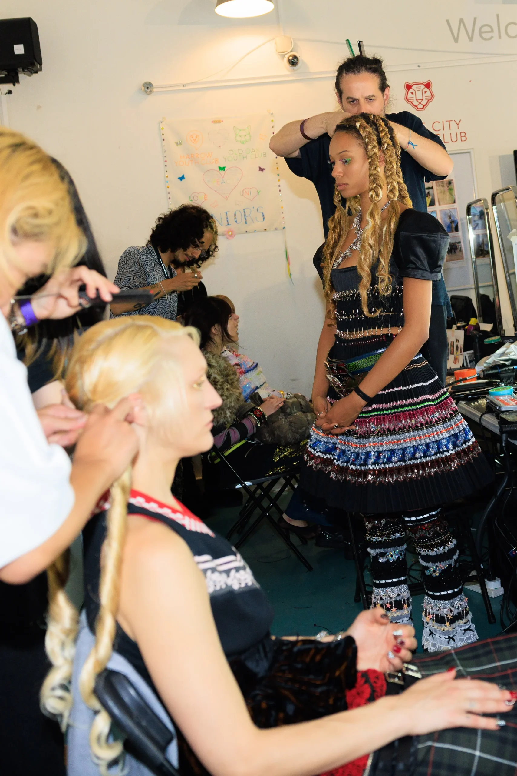 Εβδομάδα Μόδας Λονδίνου SS26: Οι κορυφαίες backstage στιγμές-56