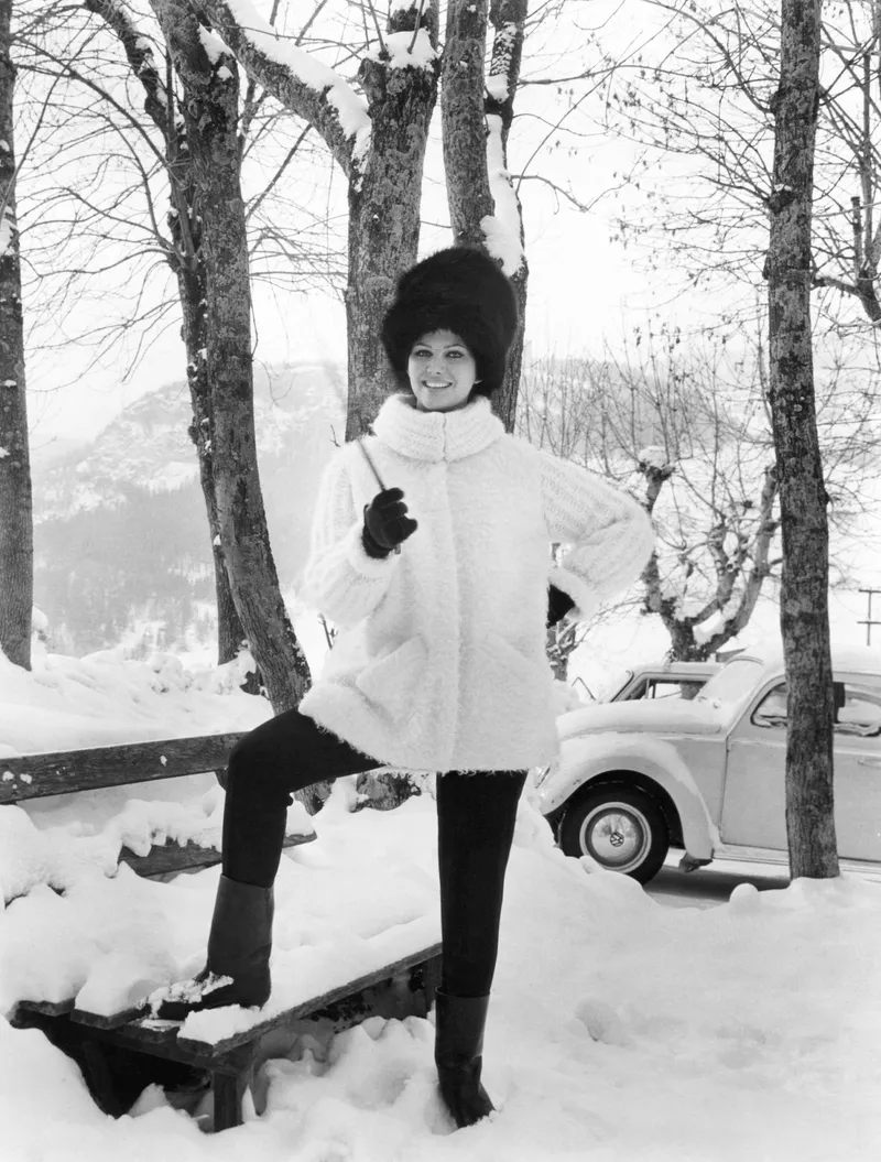 Η Claudia Cardinale έφυγε στα 87 της: Η Vogue θυμάται τις ωραιότερες εμφανίσεις της-1