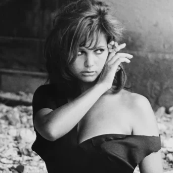 η-claudia-cardinale-έφυγε-στα-87-της-η-vogue-θυμάται-τις-ωραι-374223