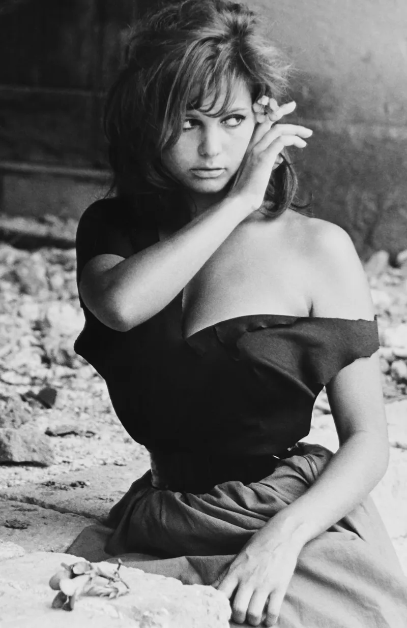 η-claudia-cardinale-έφυγε-στα-87-της-η-vogue-θυμάται-τις-ωραι-374223