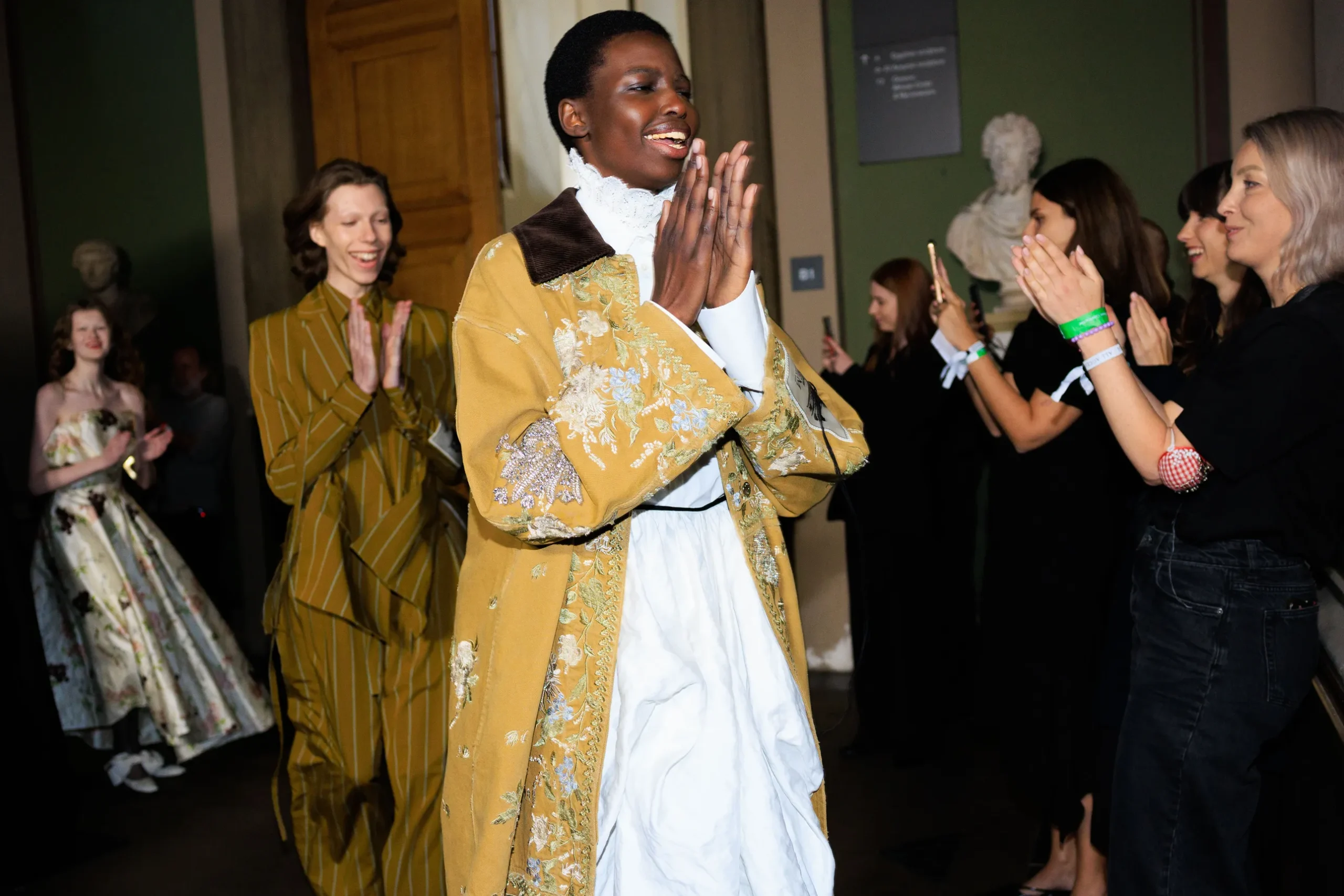 Εβδομάδα Μόδας Λονδίνου SS26: Οι κορυφαίες backstage στιγμές-9