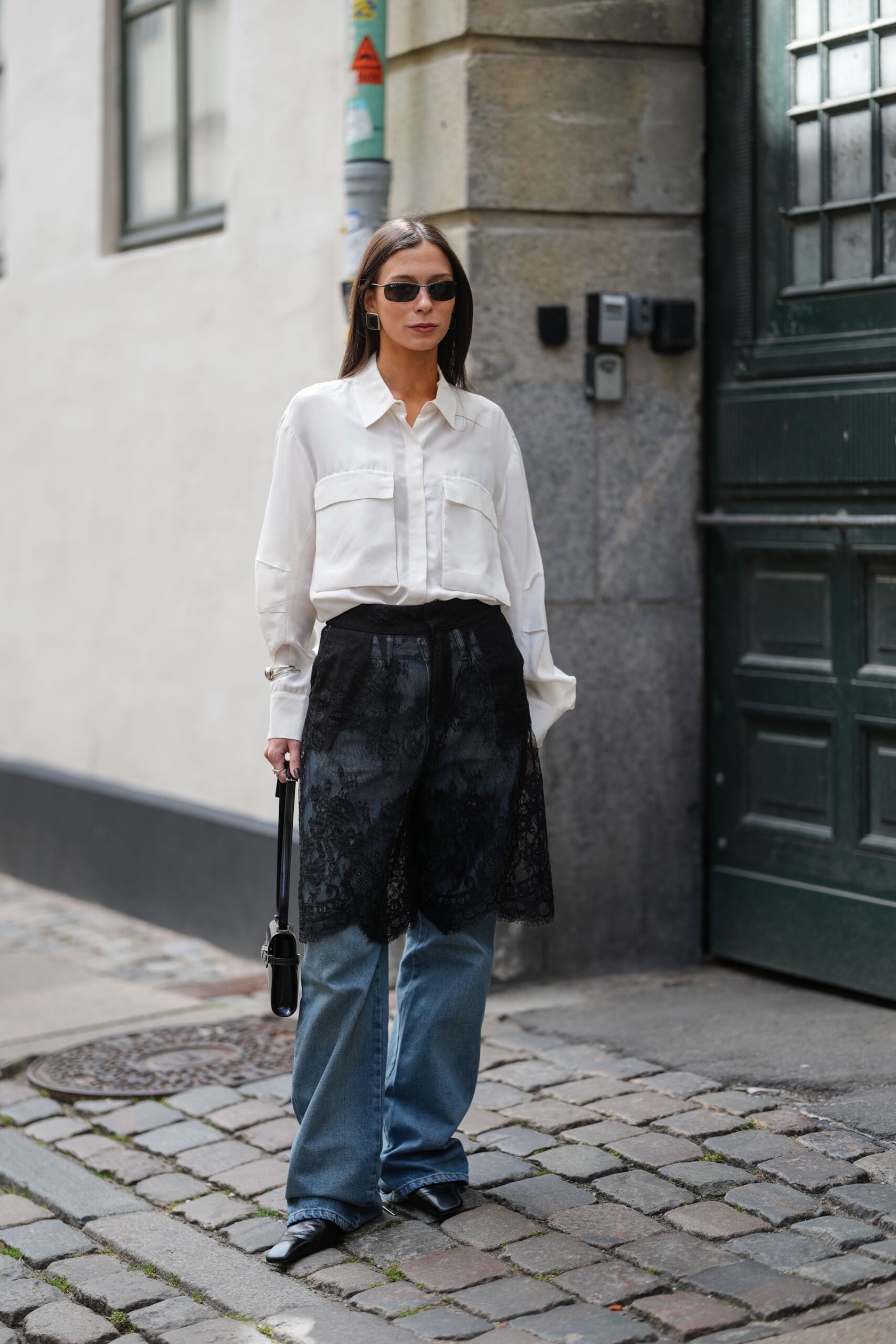 Lace: Οι πιο stylish τρόποι να φορέσετε δαντέλα τώρα-2