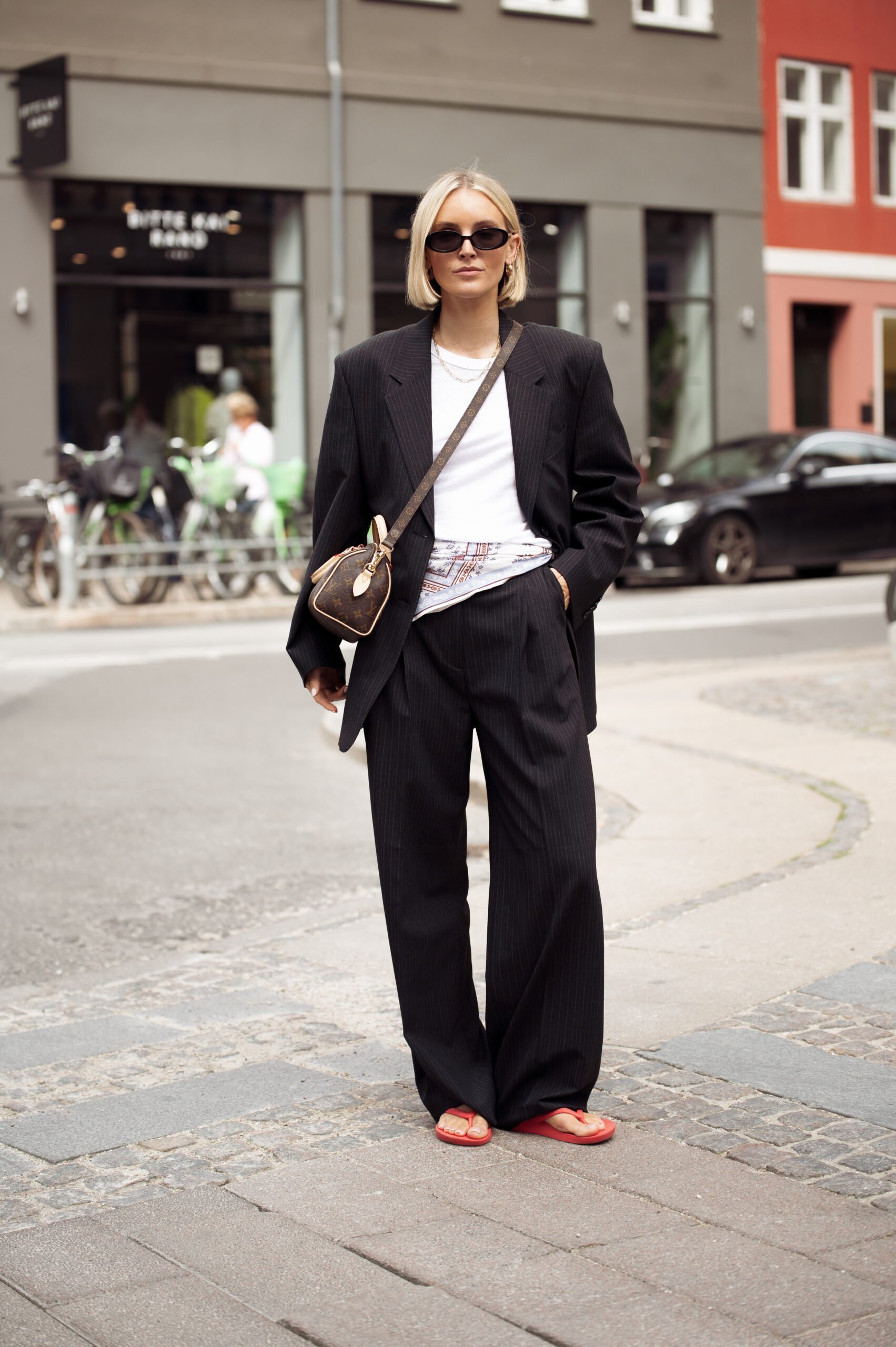 Scarf skirt: Το φουλάρι γύρω από τη μέση είναι το style hack του φθινοπώρου-2