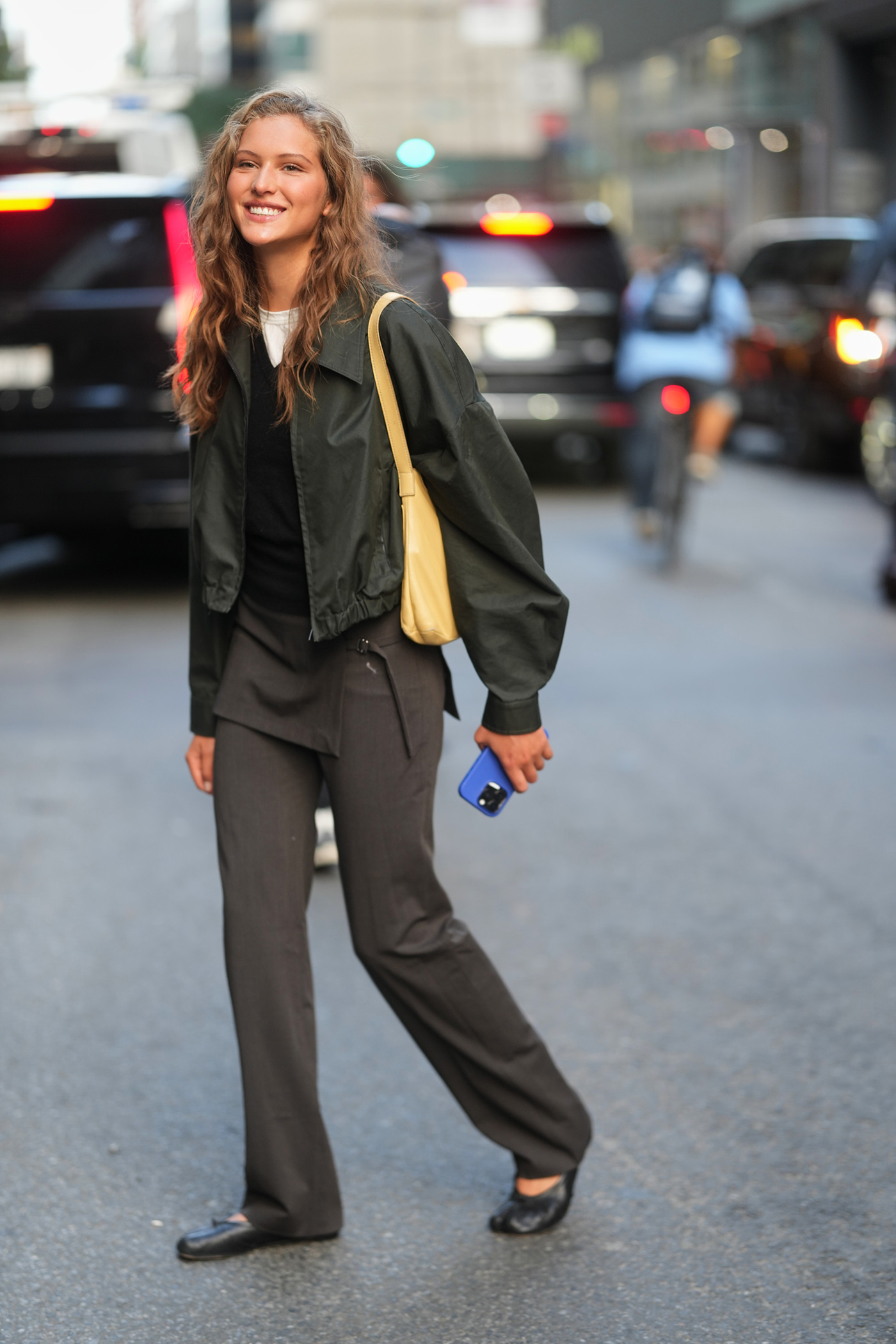 Τι φορούν τώρα τα μοντέλα; Το street style απαντά-12