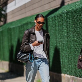 τι-φορούν-τώρα-τα-μοντέλα-το-street-style-απαντά-373609
