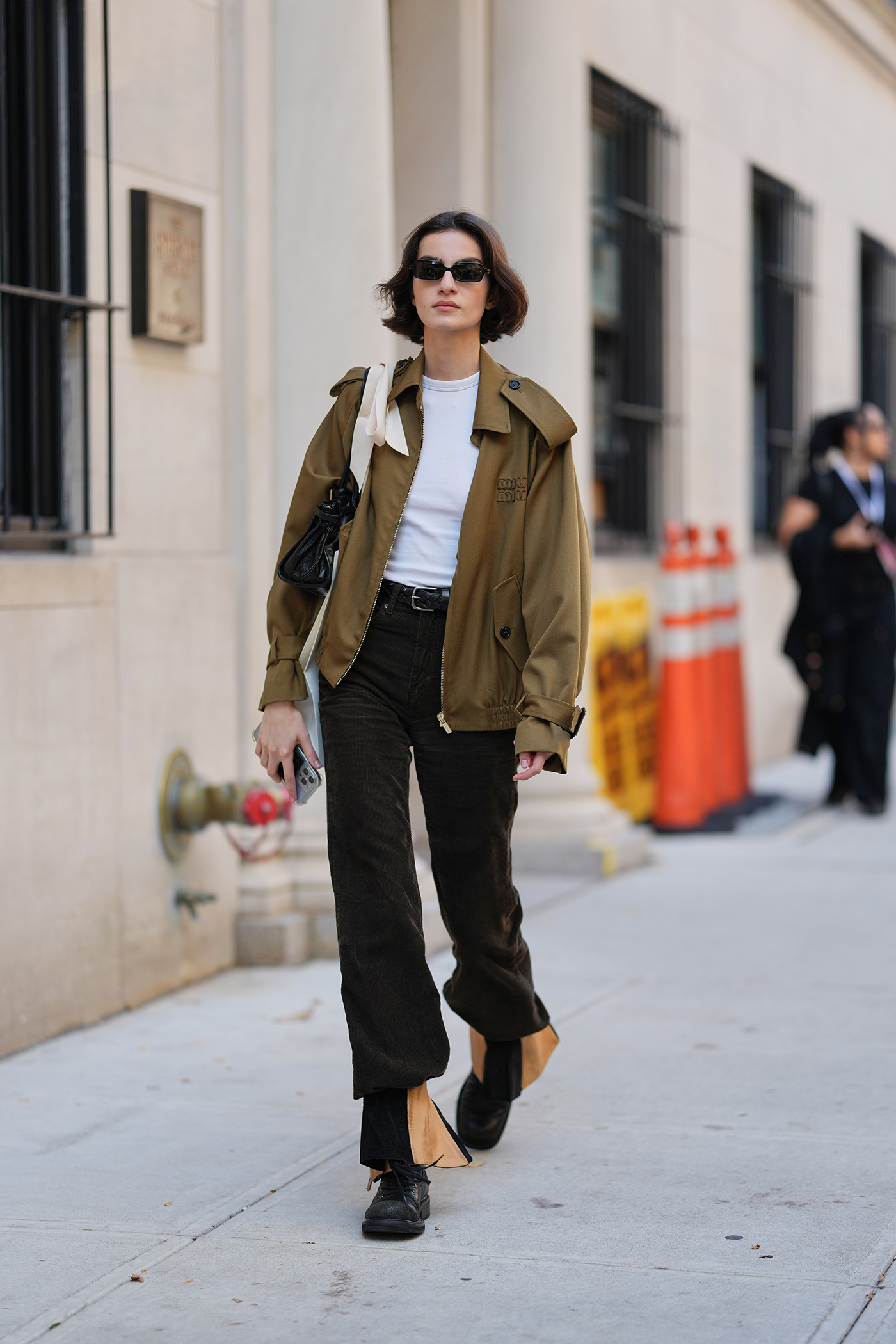 Τι φορούν τώρα τα μοντέλα; Το street style απαντά-1