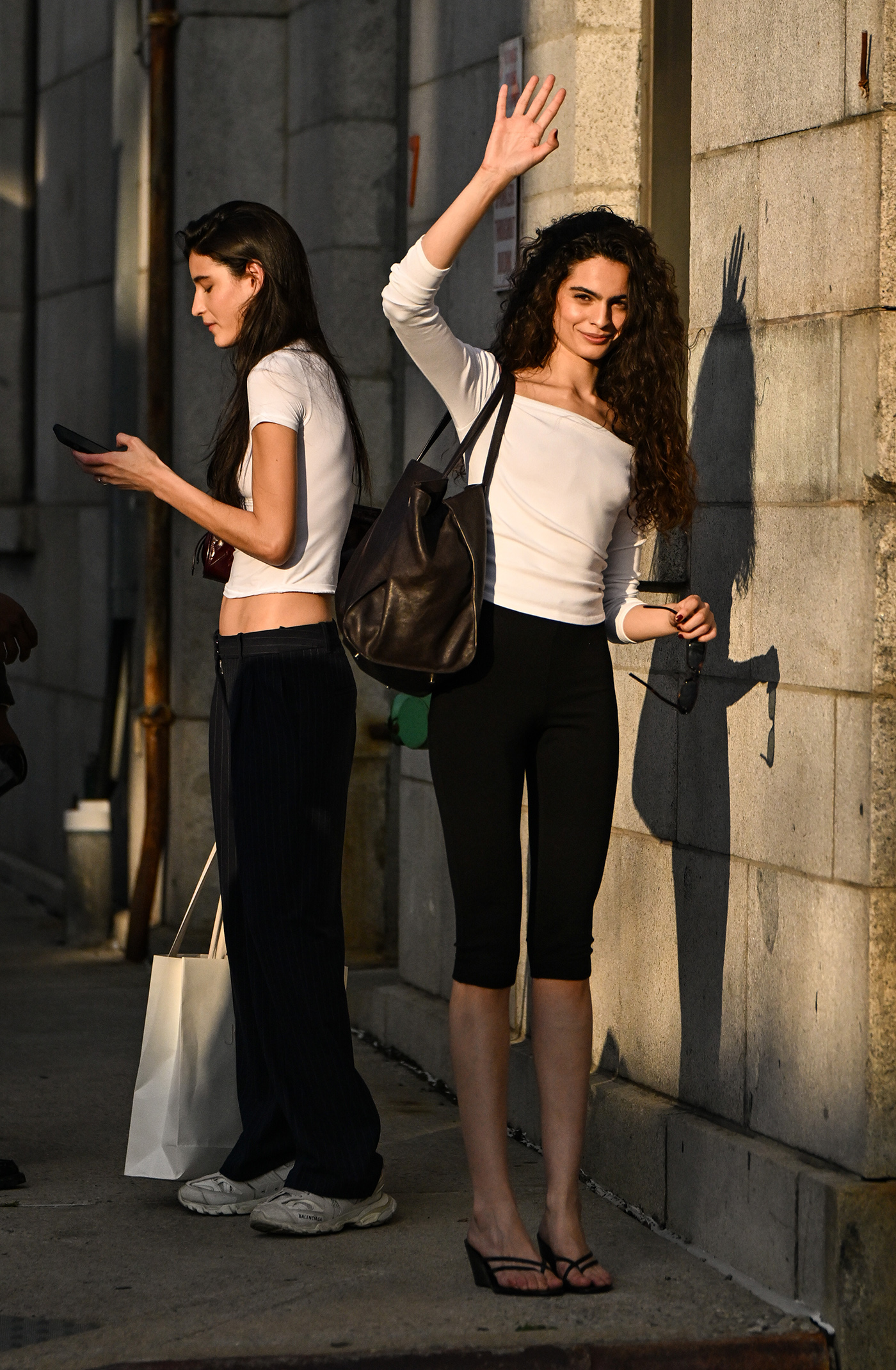 Τι φορούν τώρα τα μοντέλα; Το street style απαντά-6