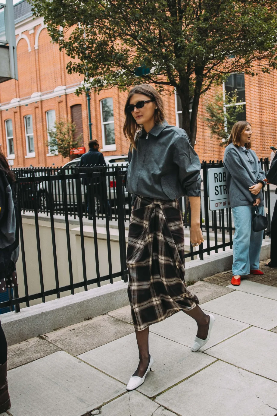 τι-φορούν-τώρα-στο-λονδίνο-το-street-style-απαντά-374102