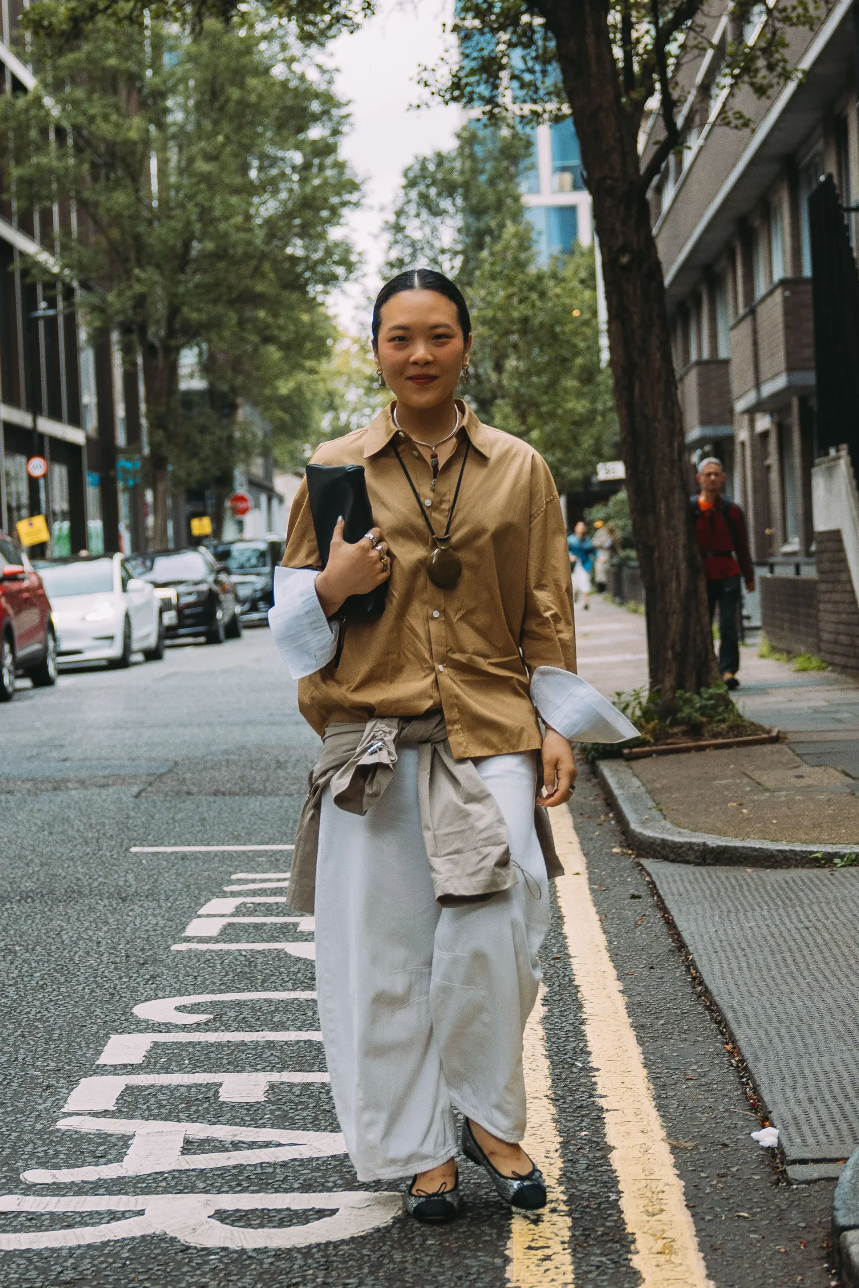 Τι φορούν τώρα στο Λονδίνο; Το street style απαντά-23