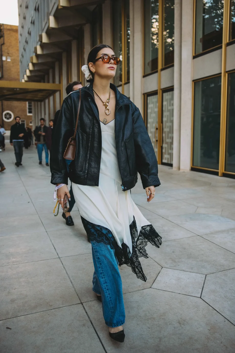 δερμάτινο-jacket-επιστρέφει-δυναμικά-το-φθ-373749