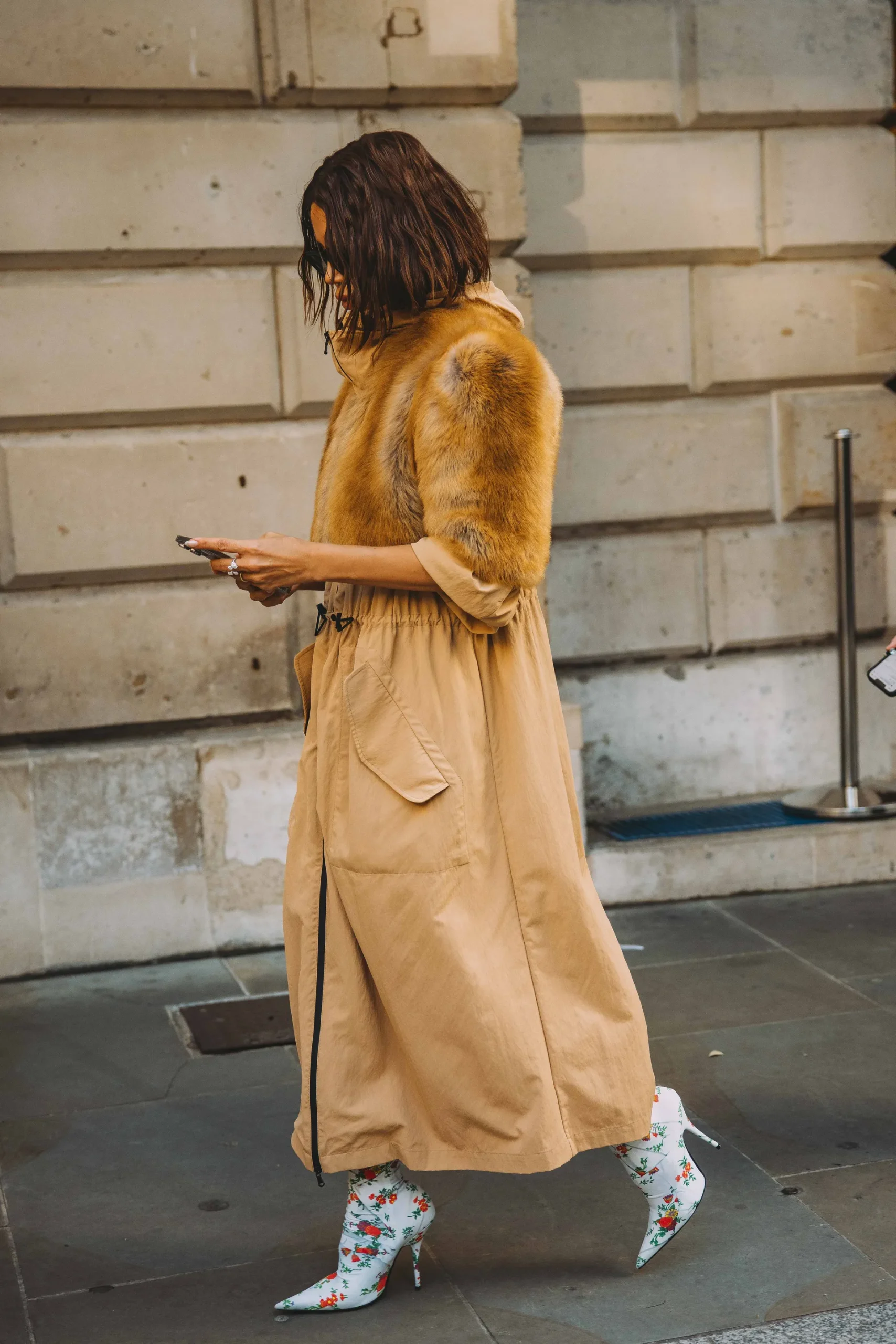 Τι φορούν τώρα στο Λονδίνο; Το street style απαντά-21