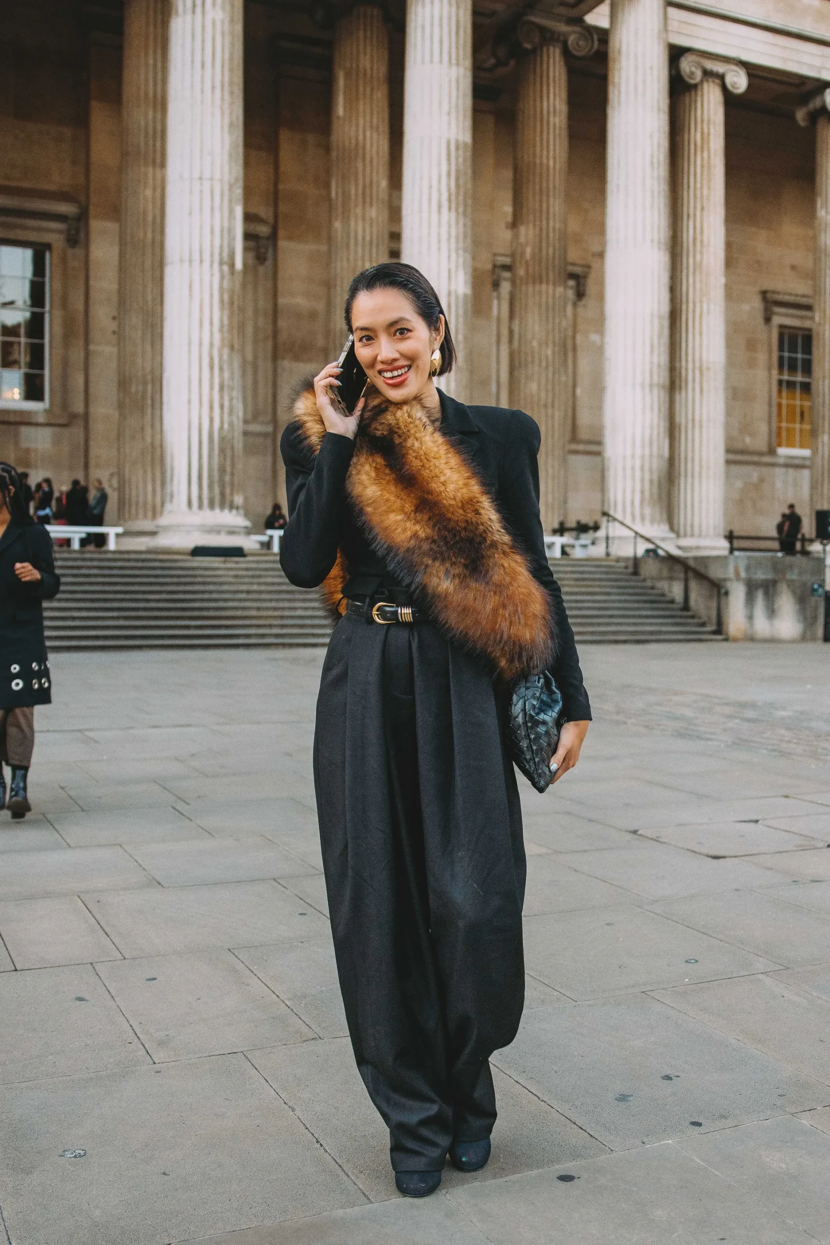 Τι φορούν τώρα στο Λονδίνο; Το street style απαντά-18