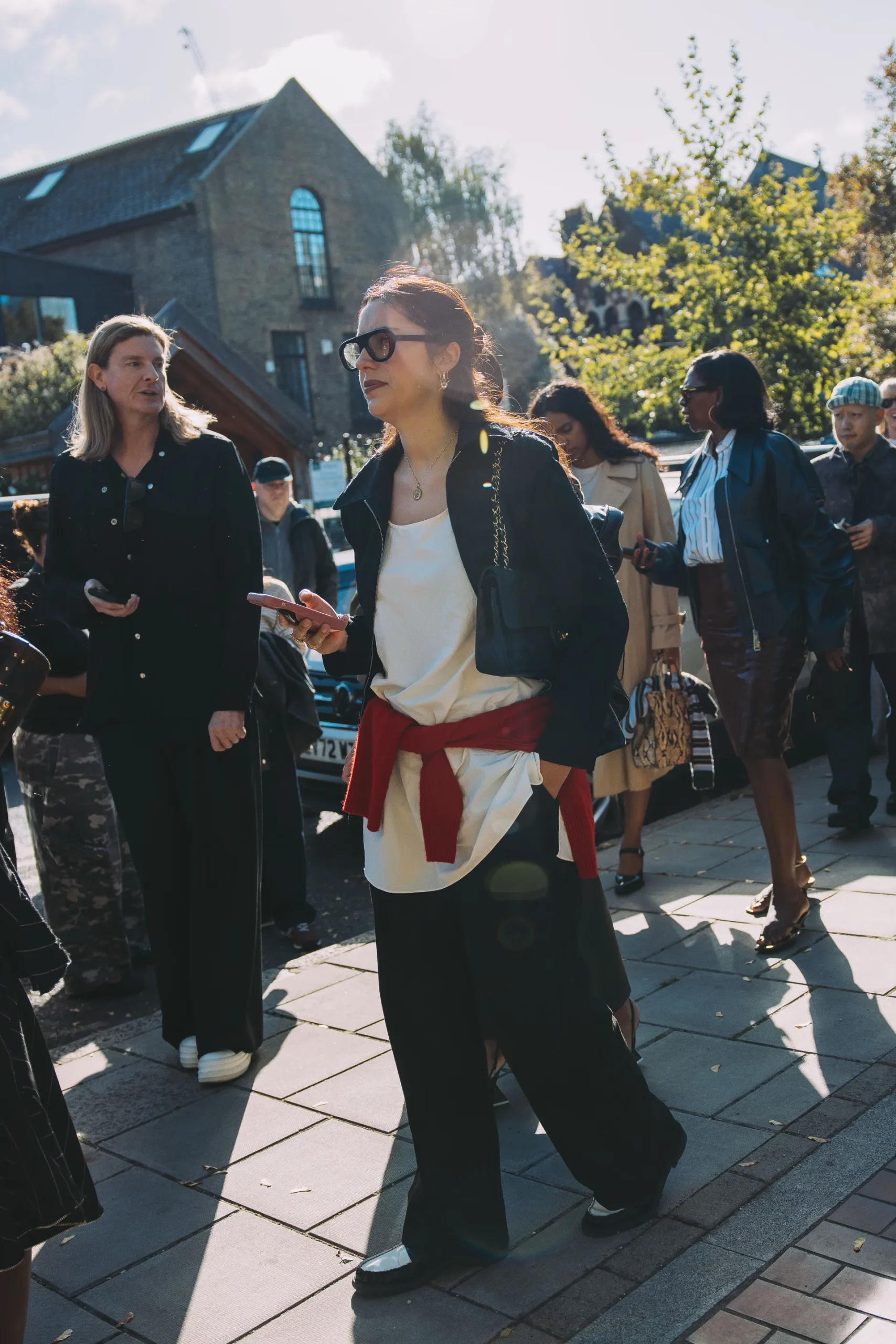 Τι φορούν τώρα στο Λονδίνο; Το street style απαντά-15
