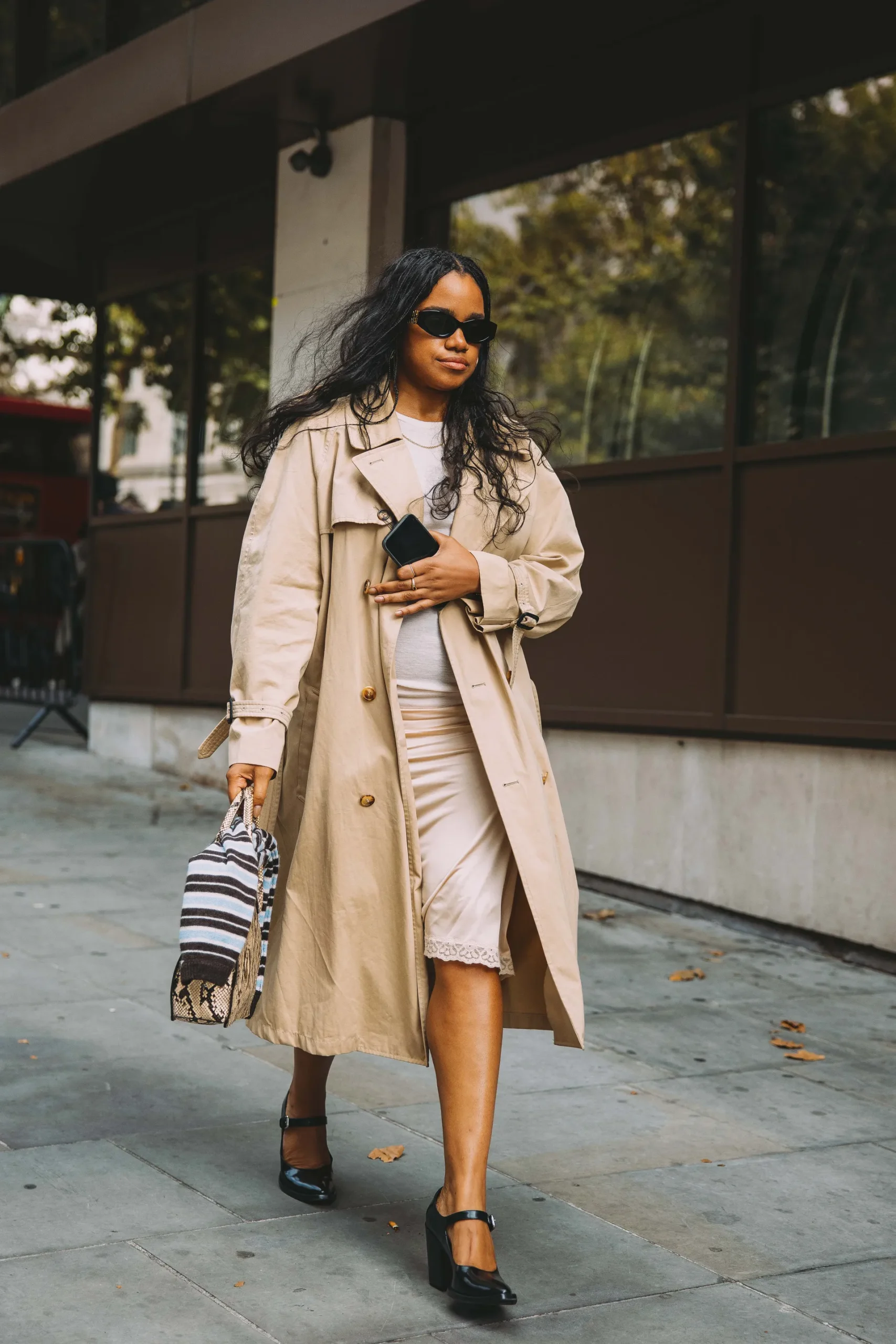 Τι φορούν τώρα στο Λονδίνο; Το street style απαντά-9