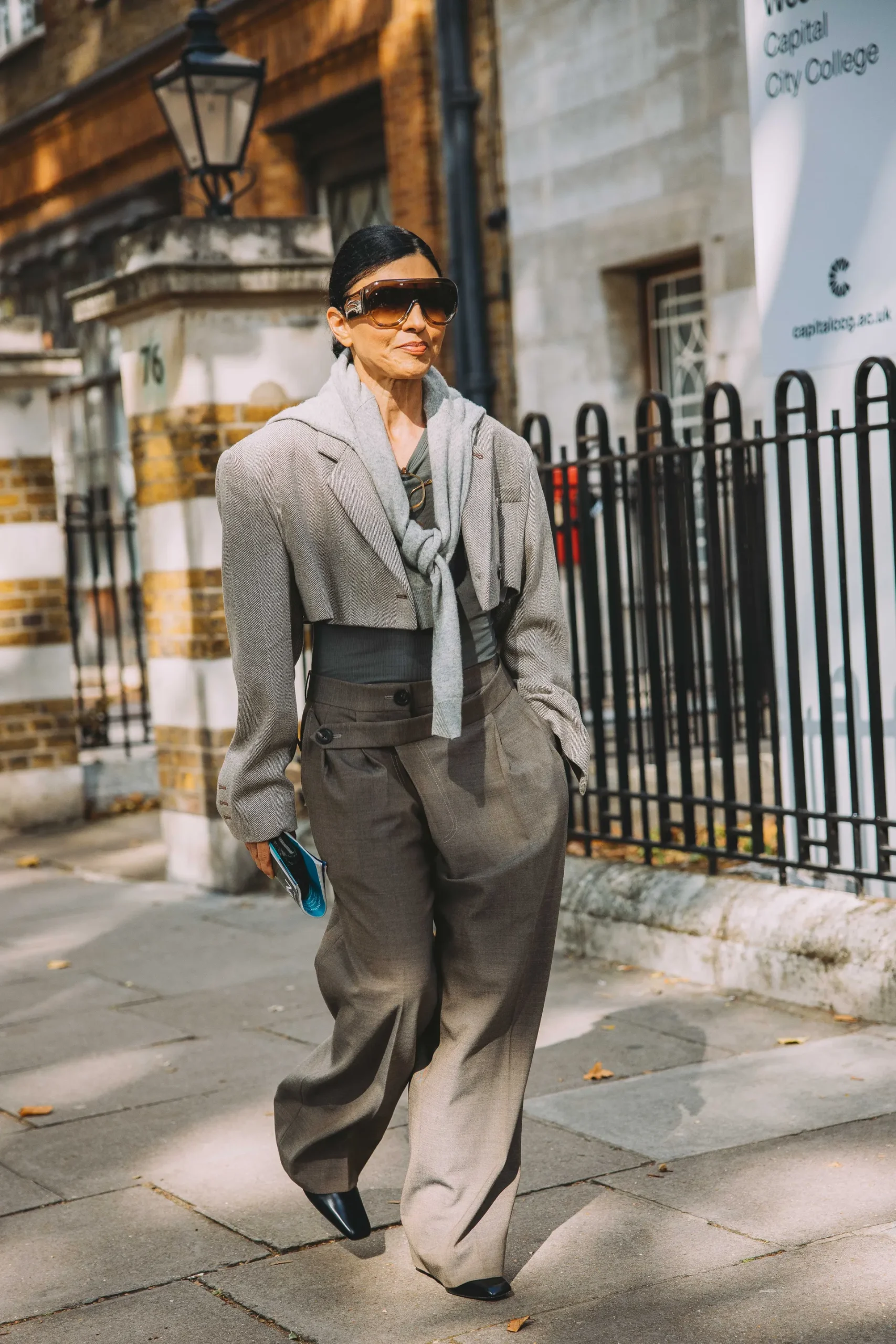 Τι φορούν τώρα στο Λονδίνο; Το street style απαντά-1