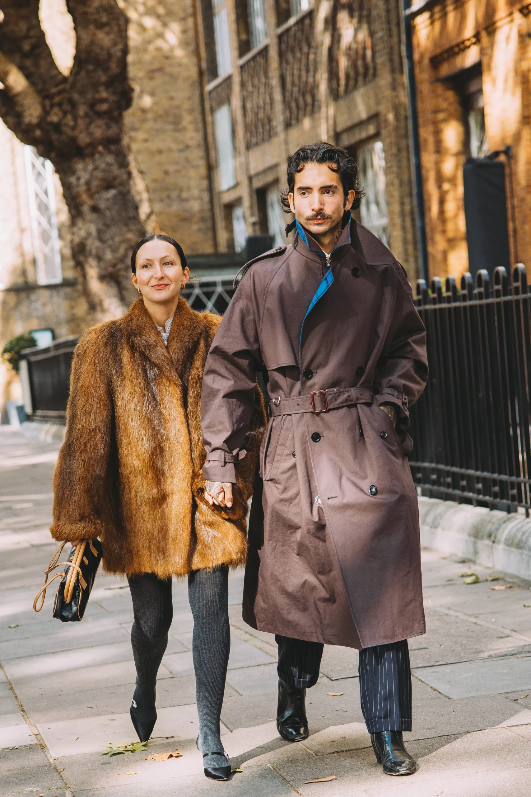 Τι φορούν τώρα στο Λονδίνο; Το street style απαντά-2