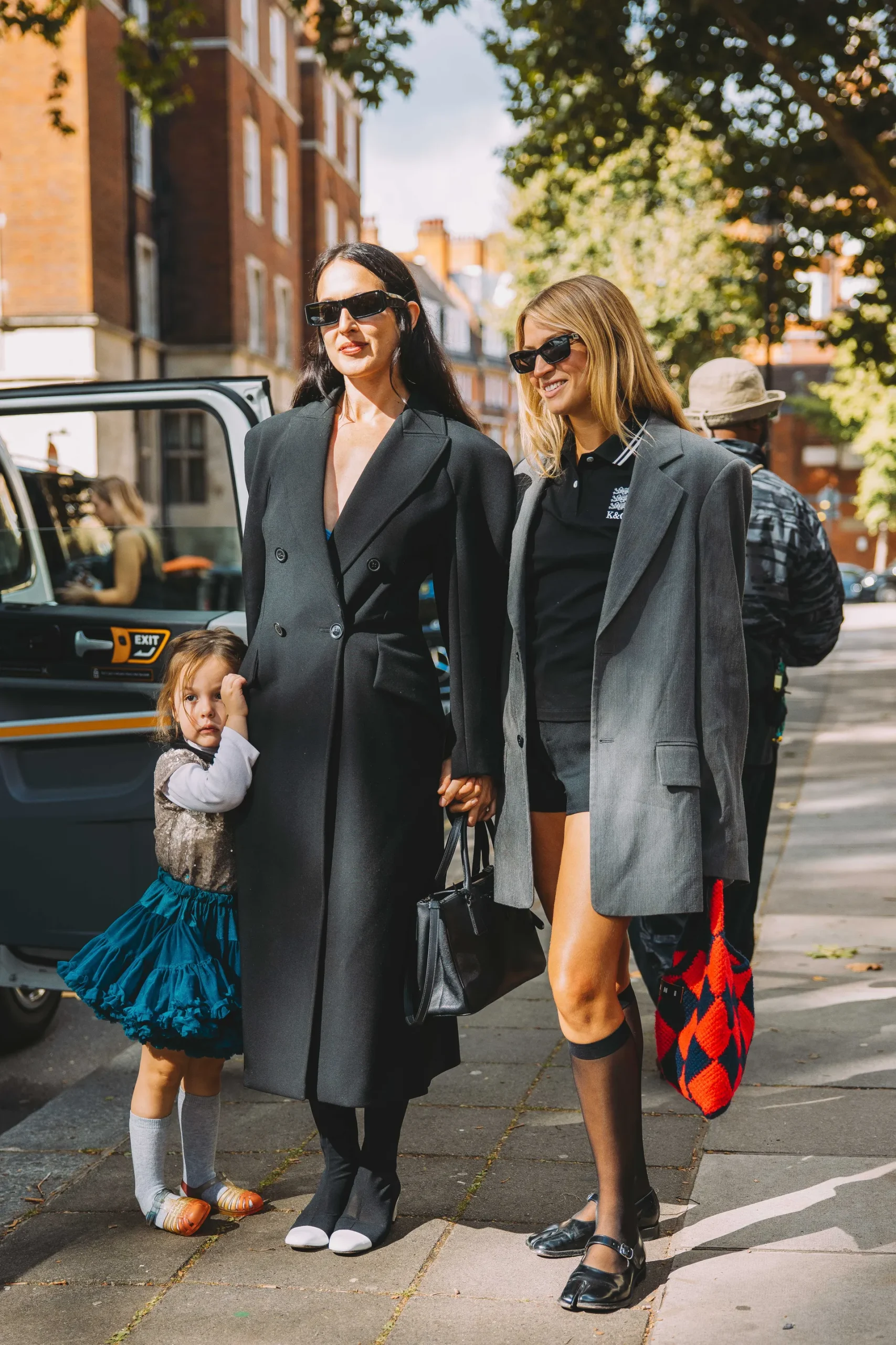 Τι φορούν τώρα στο Λονδίνο; Το street style απαντά-3