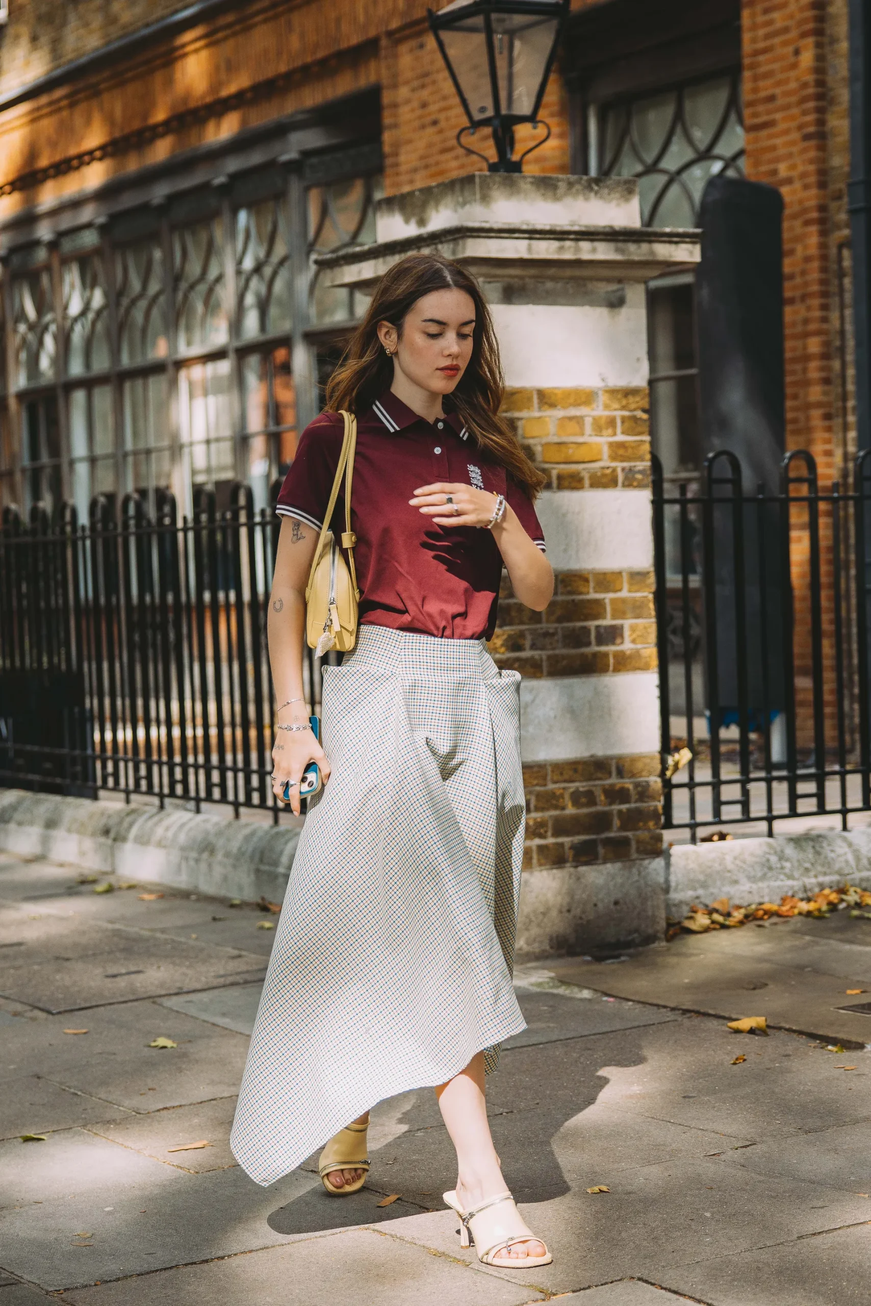 Τι φορούν τώρα στο Λονδίνο; Το street style απαντά-4