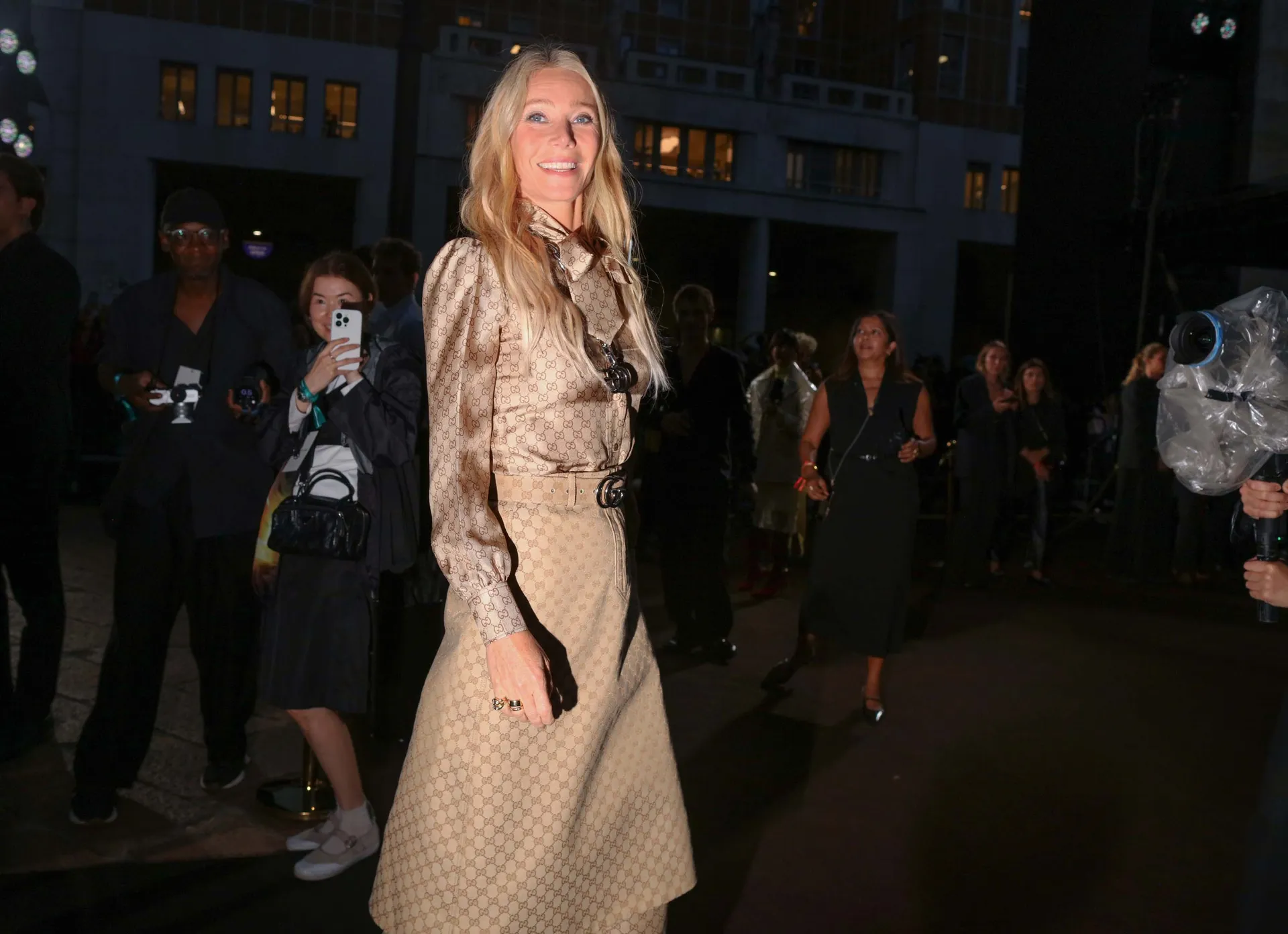 Τι φορούν τώρα στο Μιλάνο: Το street style απαντά-31