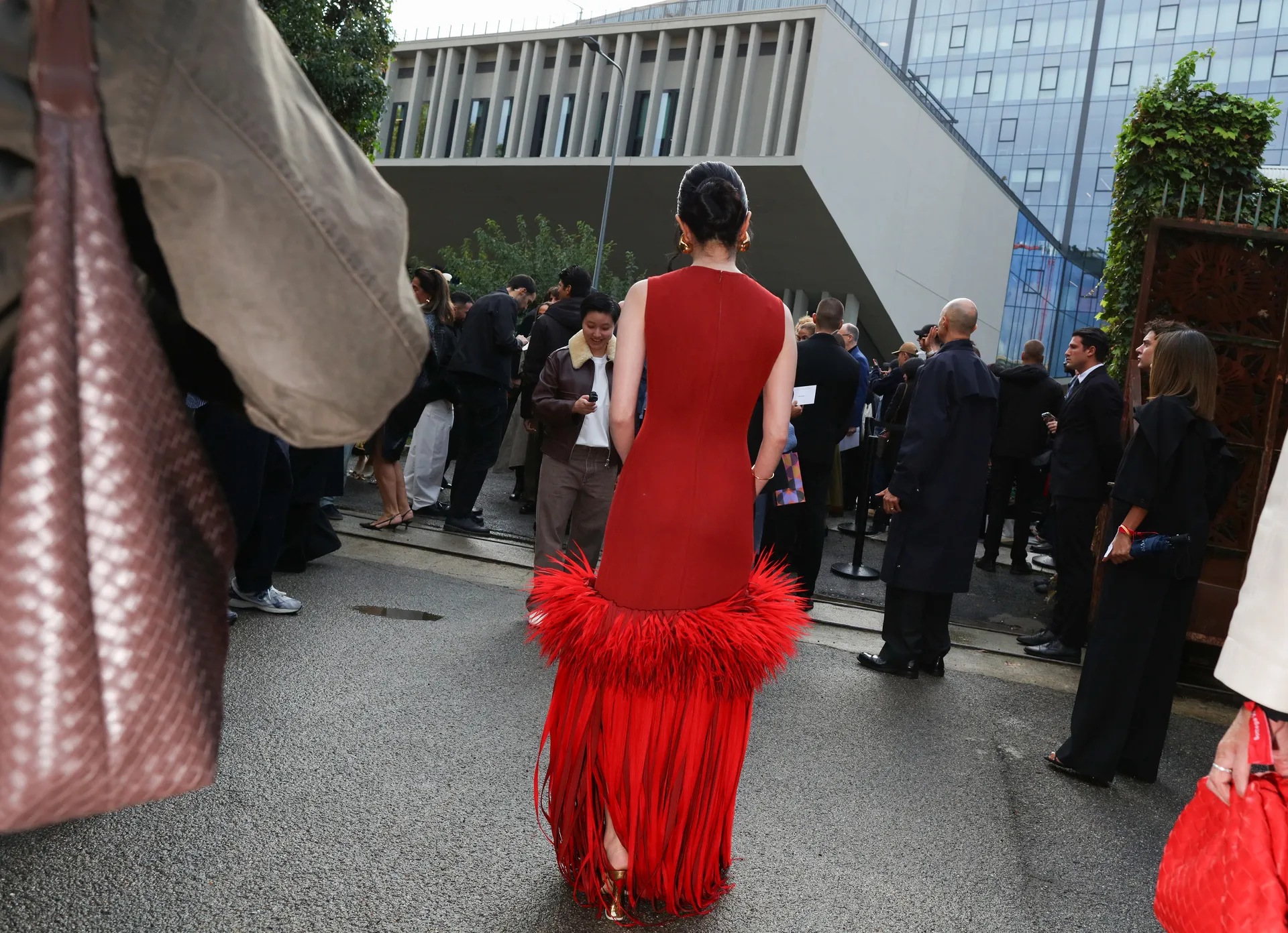 Τι φορούν τώρα στο Μιλάνο: Το street style απαντά-2