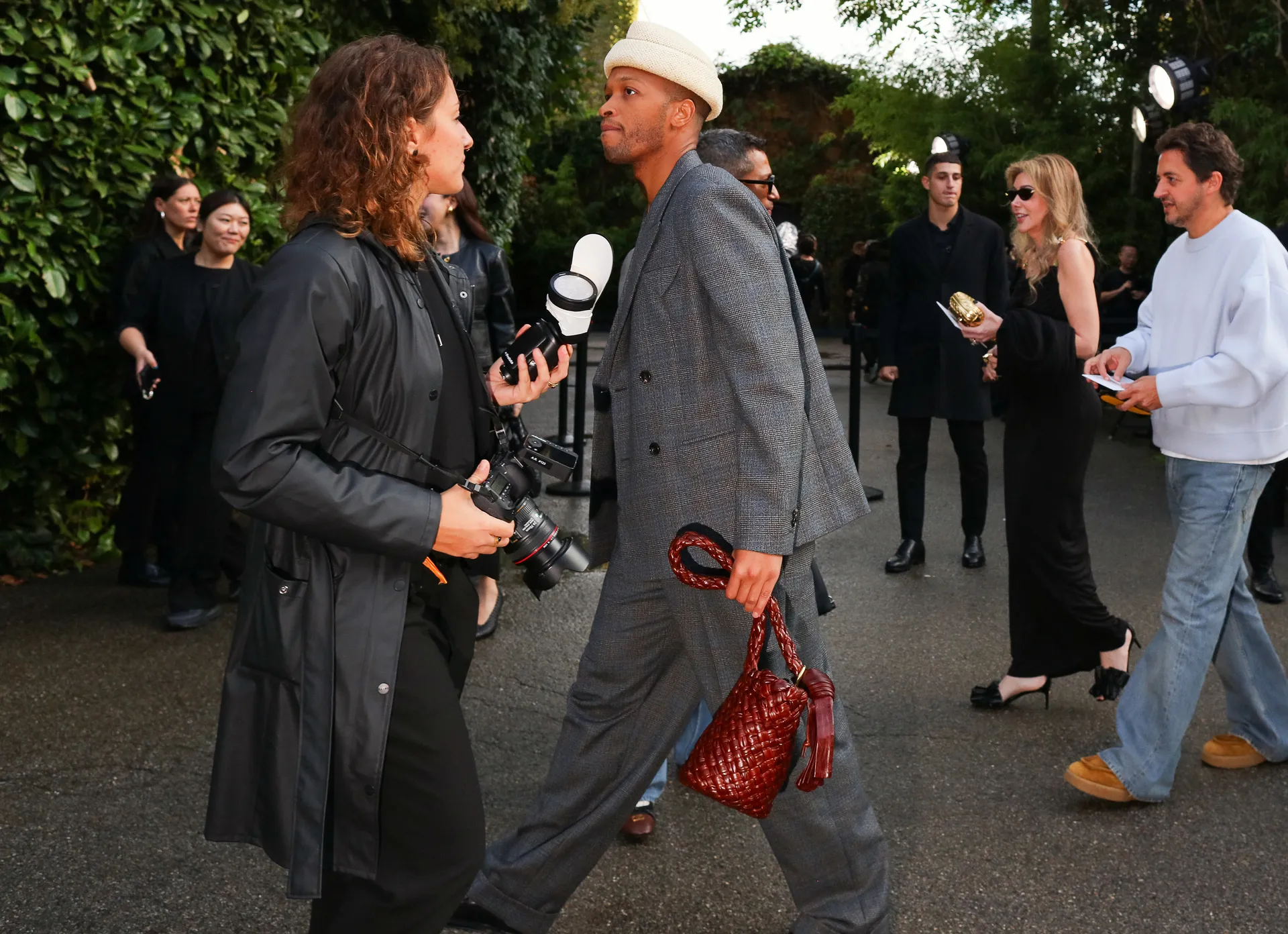 Τι φορούν τώρα στο Μιλάνο: Το street style απαντά-10