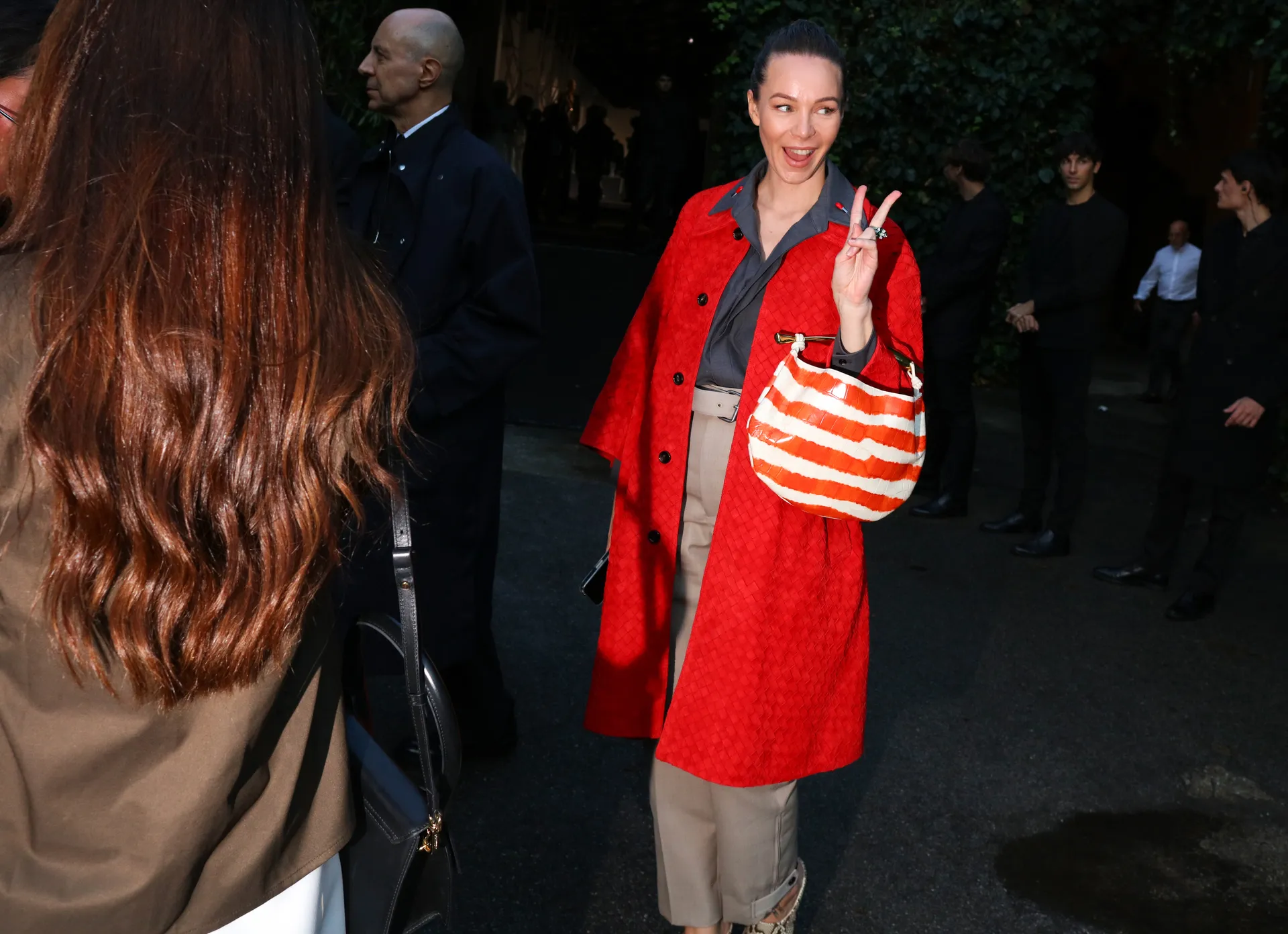 Τι φορούν τώρα στο Μιλάνο: Το street style απαντά-17