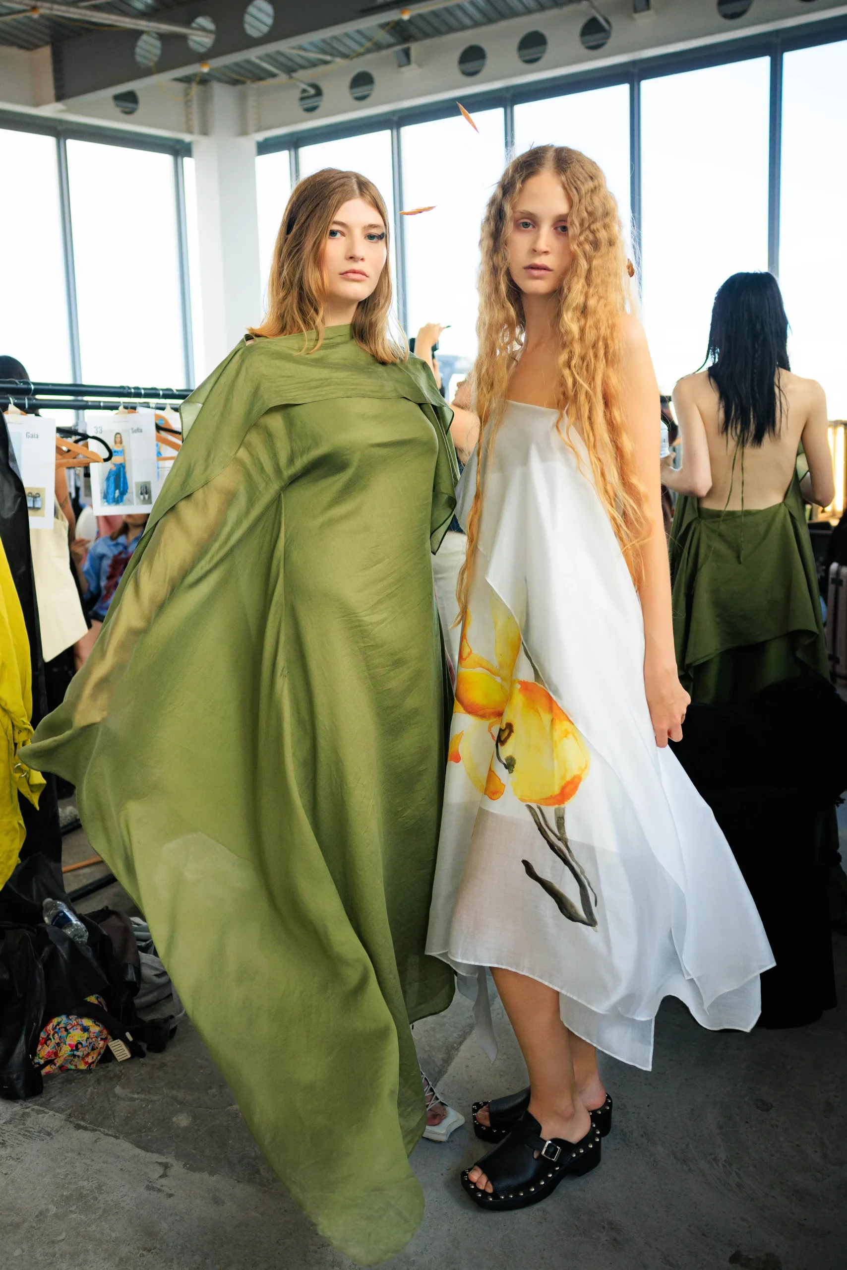 Εβδομάδα Μόδας Λονδίνου SS26: Οι κορυφαίες backstage στιγμές-23