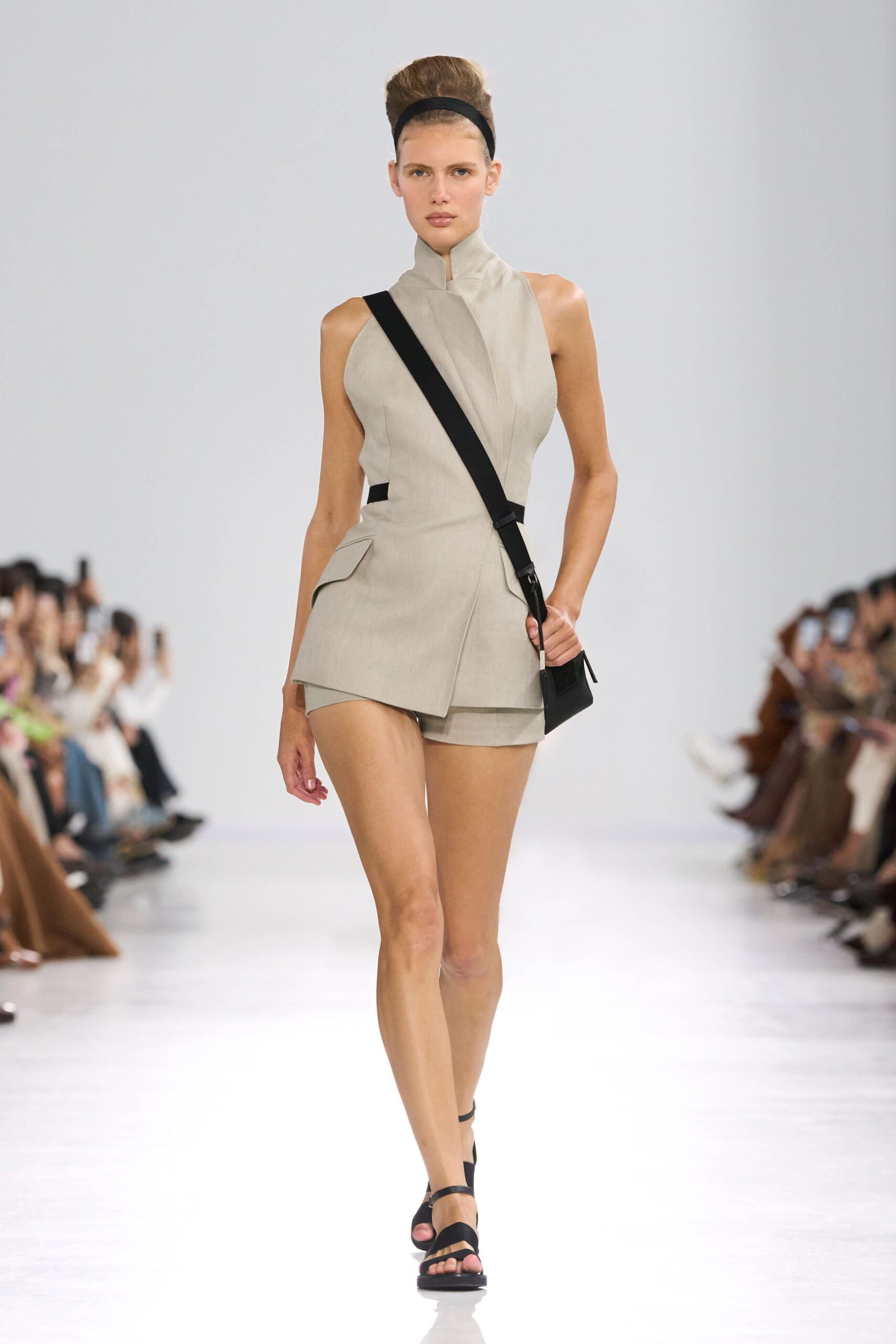 Max Mara SS26: Ένας κόσμος αντιθέσεων ανοίγει ένα νέο κεφάλαιο στην ιστορία του οίκου-3