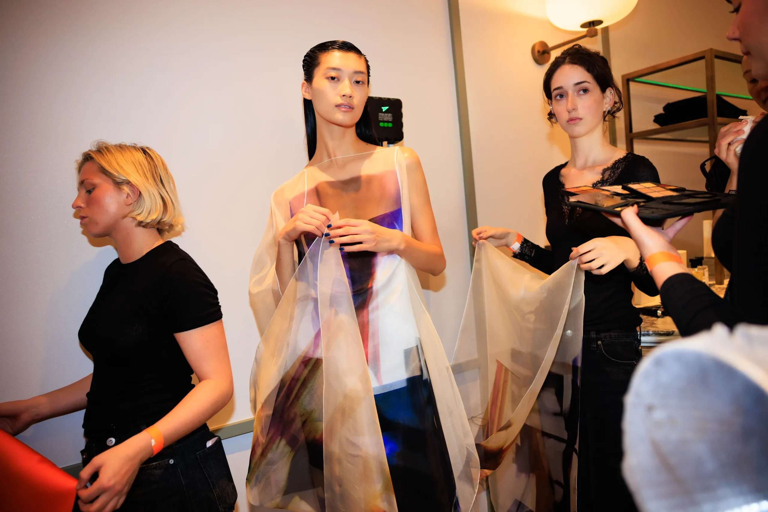 Εβδομάδα Μόδας Λονδίνου SS26: Οι κορυφαίες backstage στιγμές-47