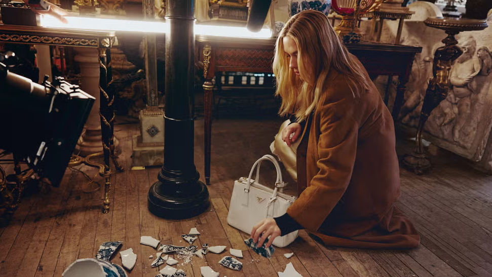 Ο Γιώργος Λάνθιμος σκηνοθετεί την Scarlett Johansson στη νέα καμπάνια του οίκου Prada-1