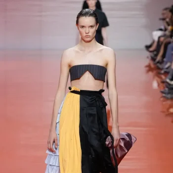 5-στοιχεία-κλειδιά-από-το-prada-show-για-την-άνοι-374510