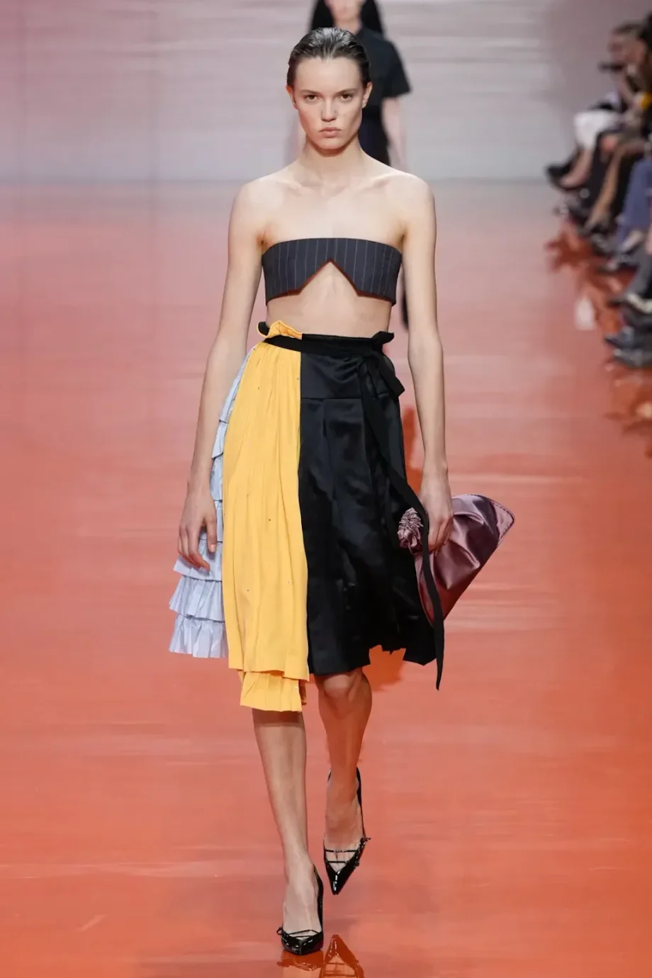 5-στοιχεία-κλειδιά-από-το-prada-show-για-την-άνοι-374510