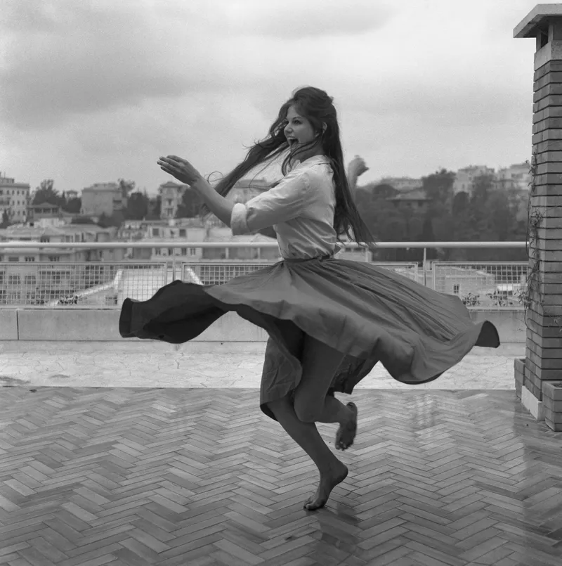Η Claudia Cardinale έφυγε στα 87 της: Η Vogue θυμάται τις ωραιότερες εμφανίσεις της-20