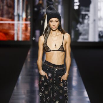 τα-catwalks-παρουσιάζουν-τα-jeans-της-σεζόν-371621