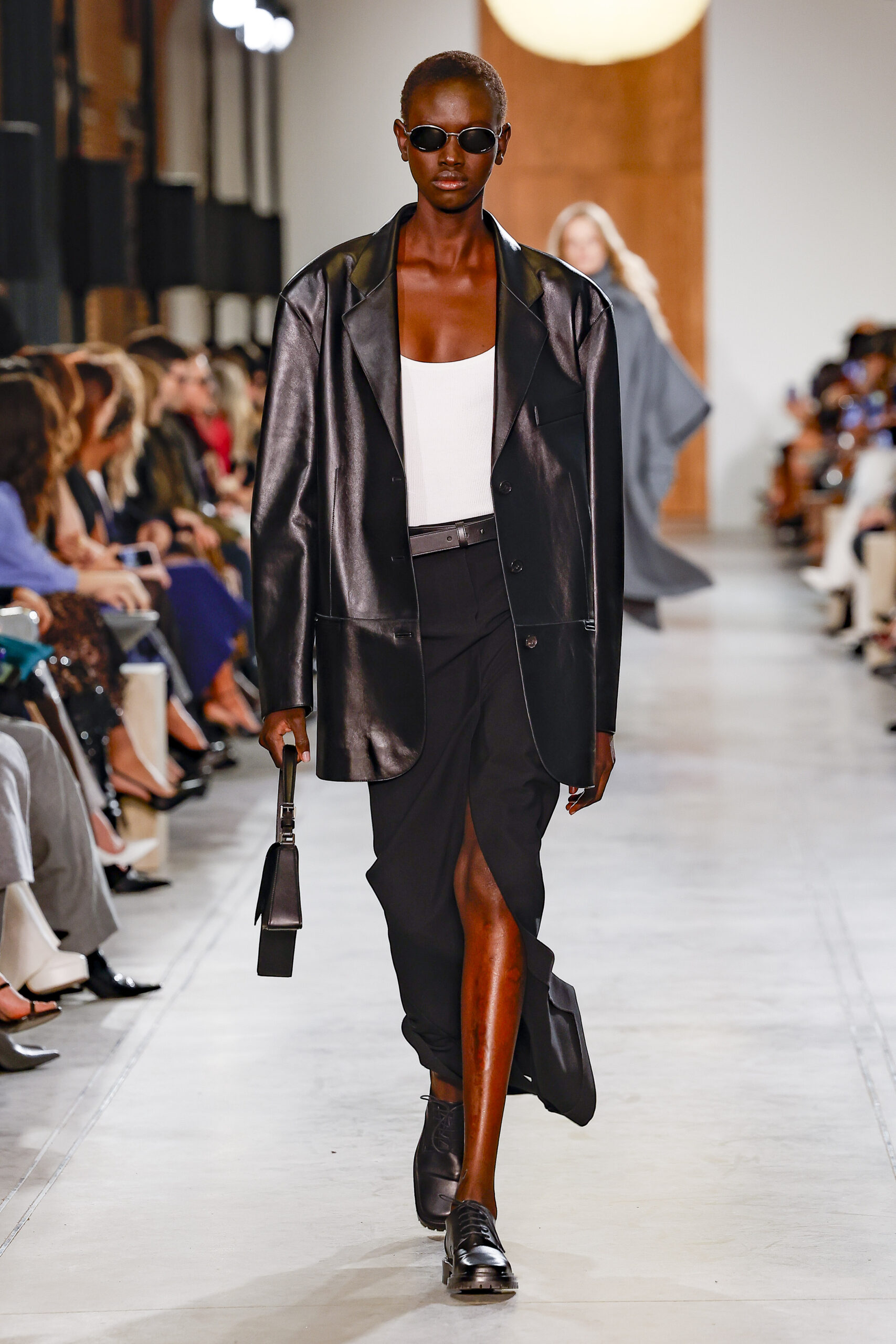 Δερμάτινο blazer: Θα αντικαταστήσει το κλασικό σακάκι;-1