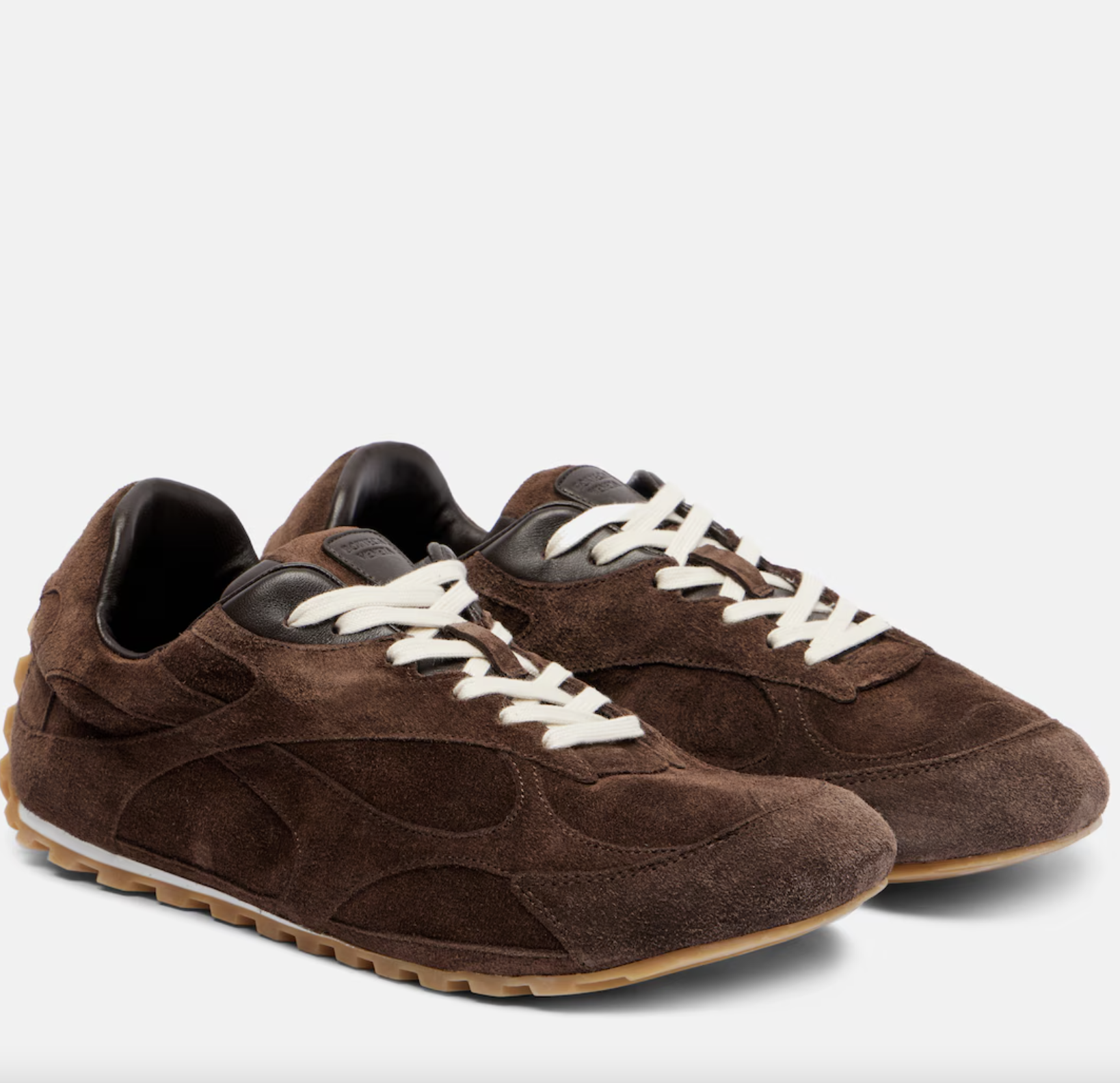 Καφέ sneakers: 4 σχέδια για να απογειώσετε το sporty-chic του φθινοπώρου-2