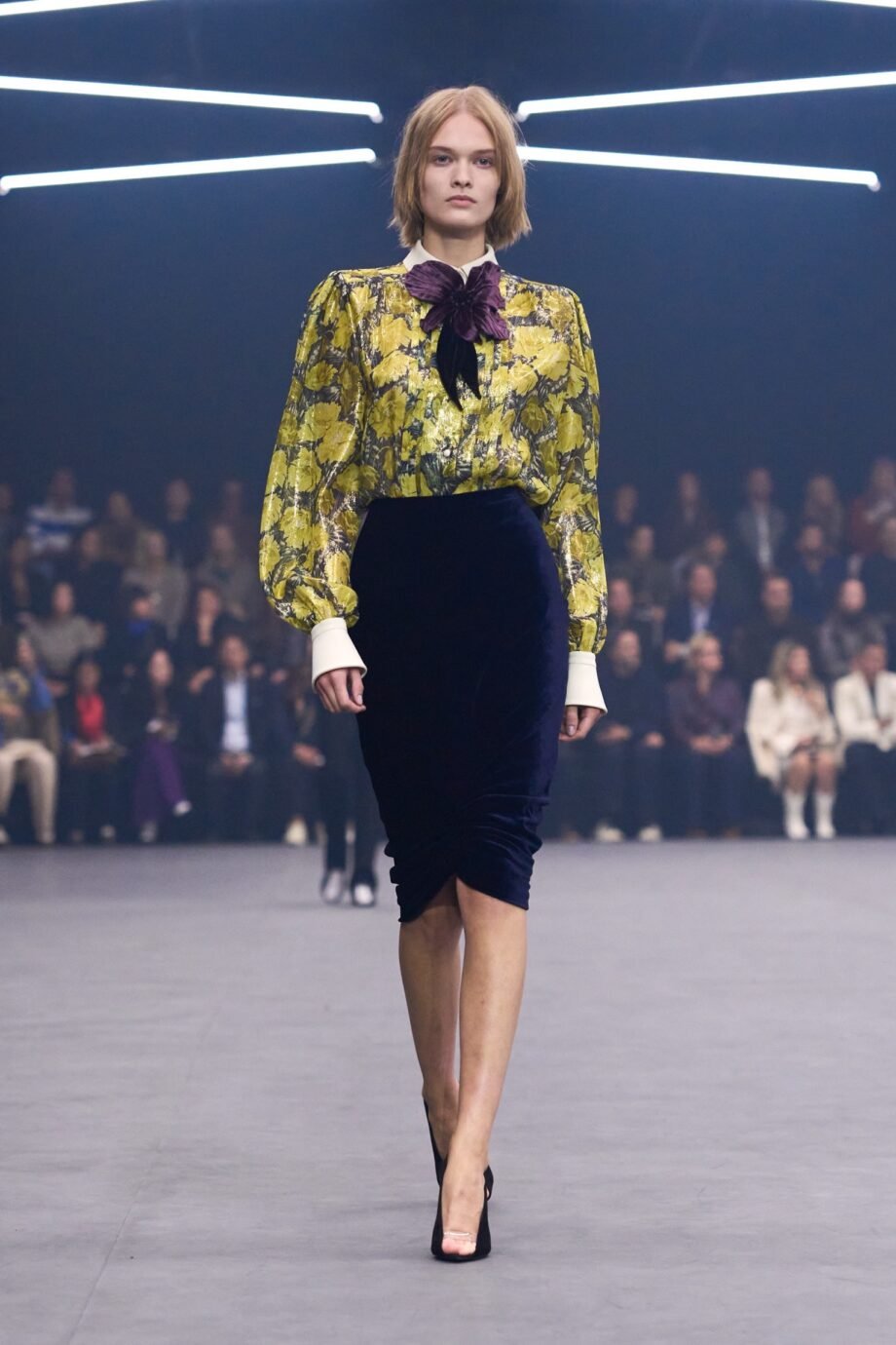 valentino-ss26-ένα-πέρασμα-από-το-σκοτάδι-στο-φως-376207