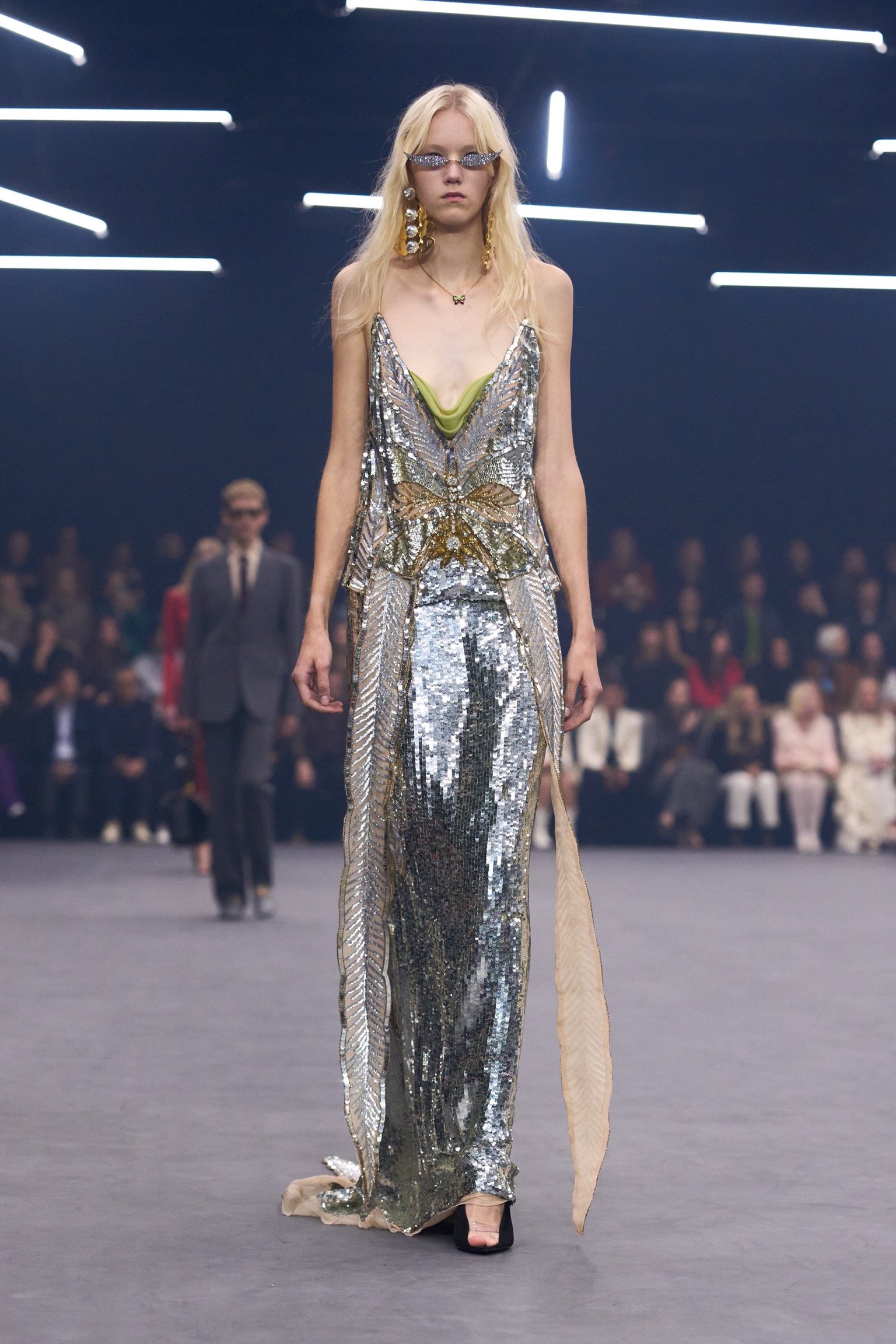 Valentino SS26: Ένα πέρασμα από το σκοτάδι στο φως-4