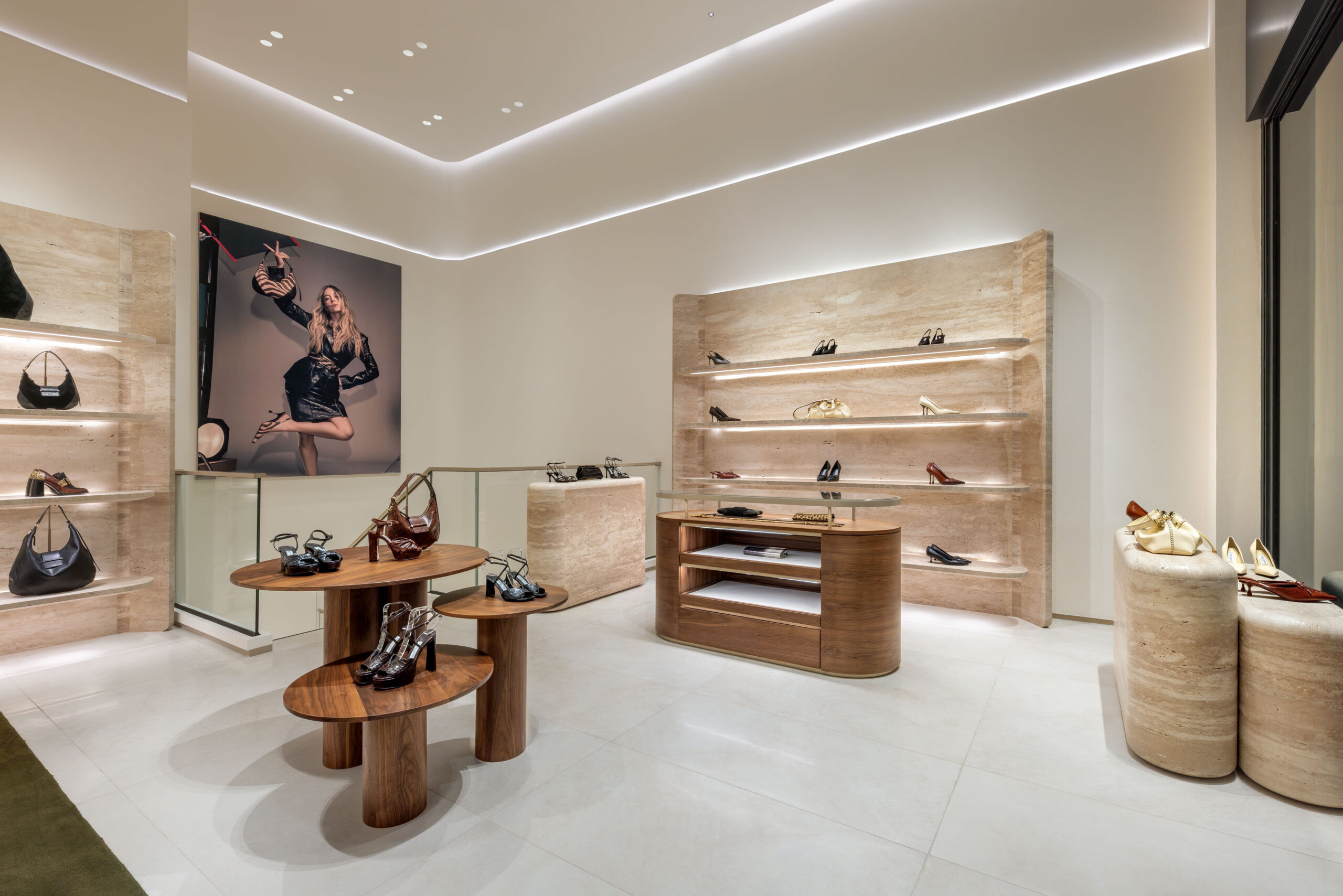 Η πρώτη μπουτίκ Jimmy Choo ανοίγει στην Αθήνα-1